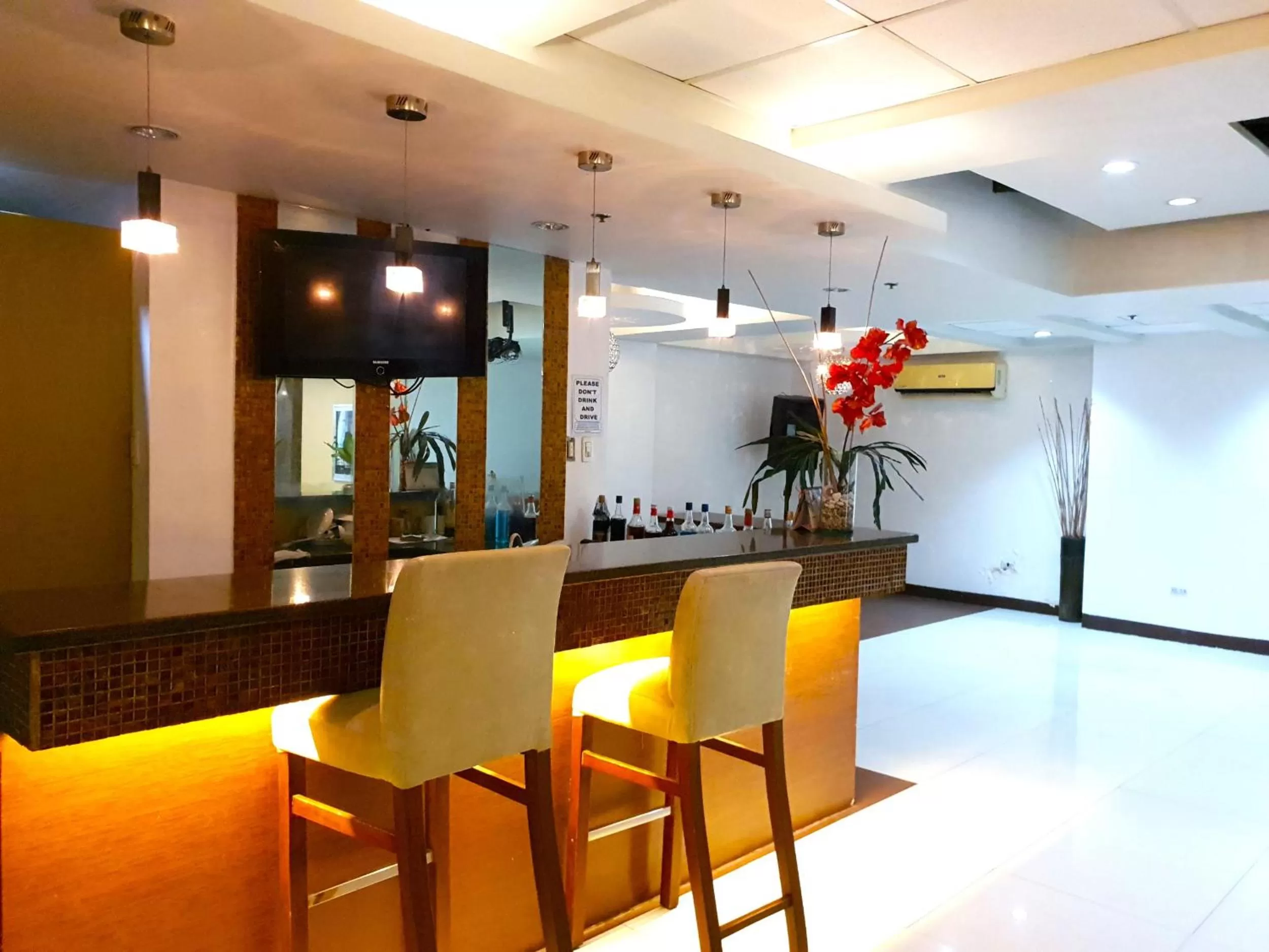 Restaurant/places to eat in Festive Hotel Makati