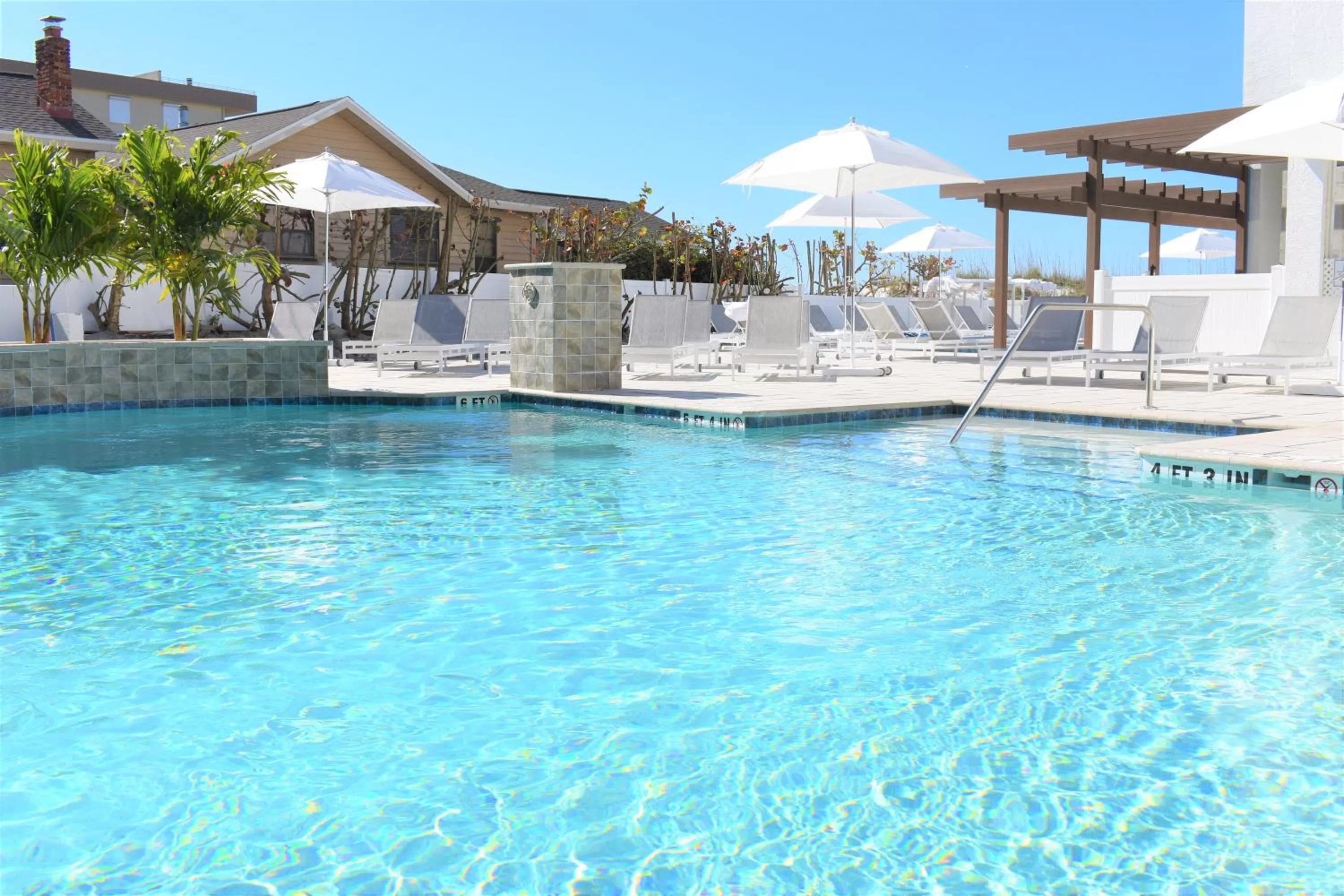 Swimming pool in Barefoot Beach Club