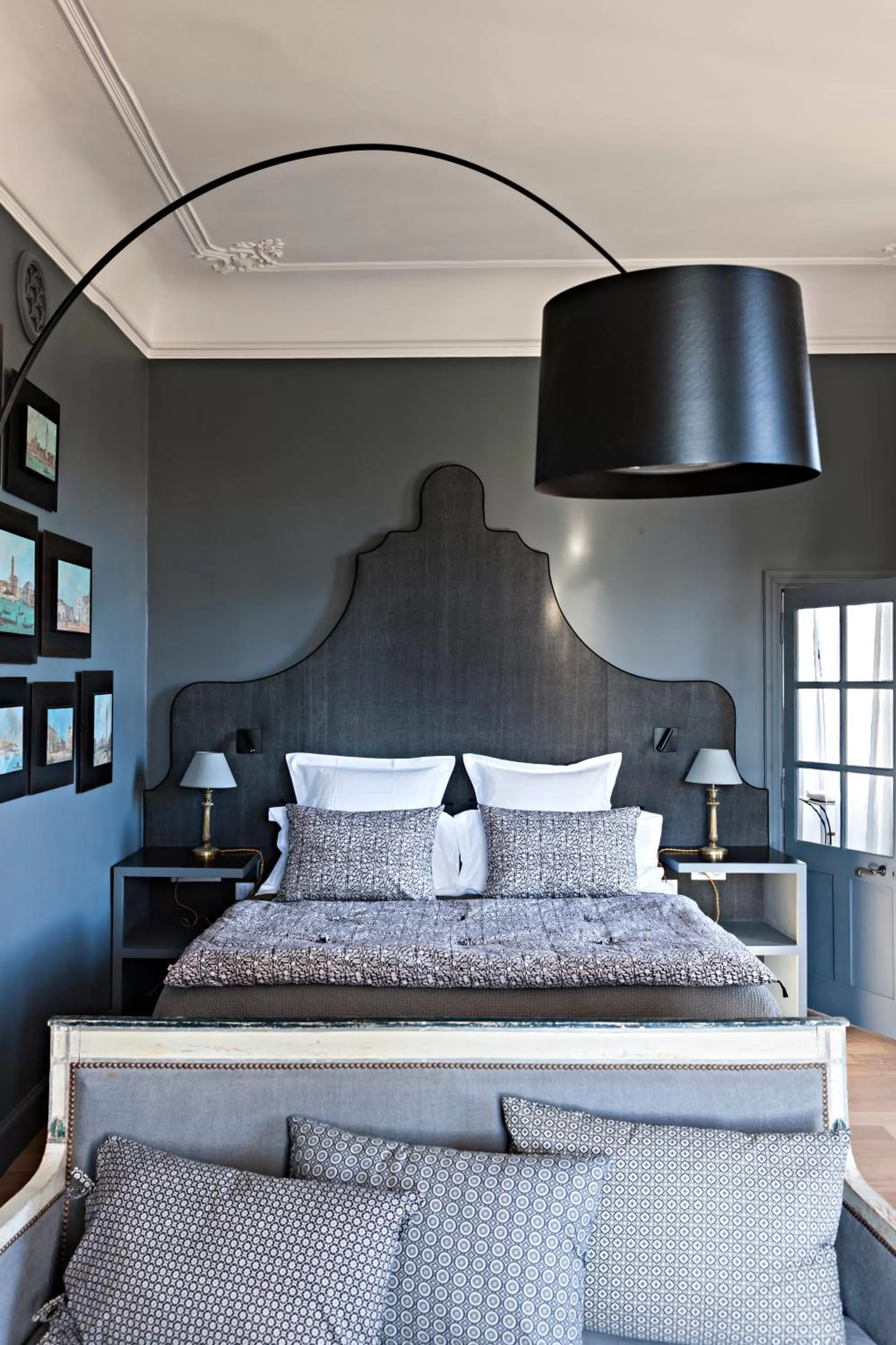 Bed in La Divine Comédie-Suites Deluxe