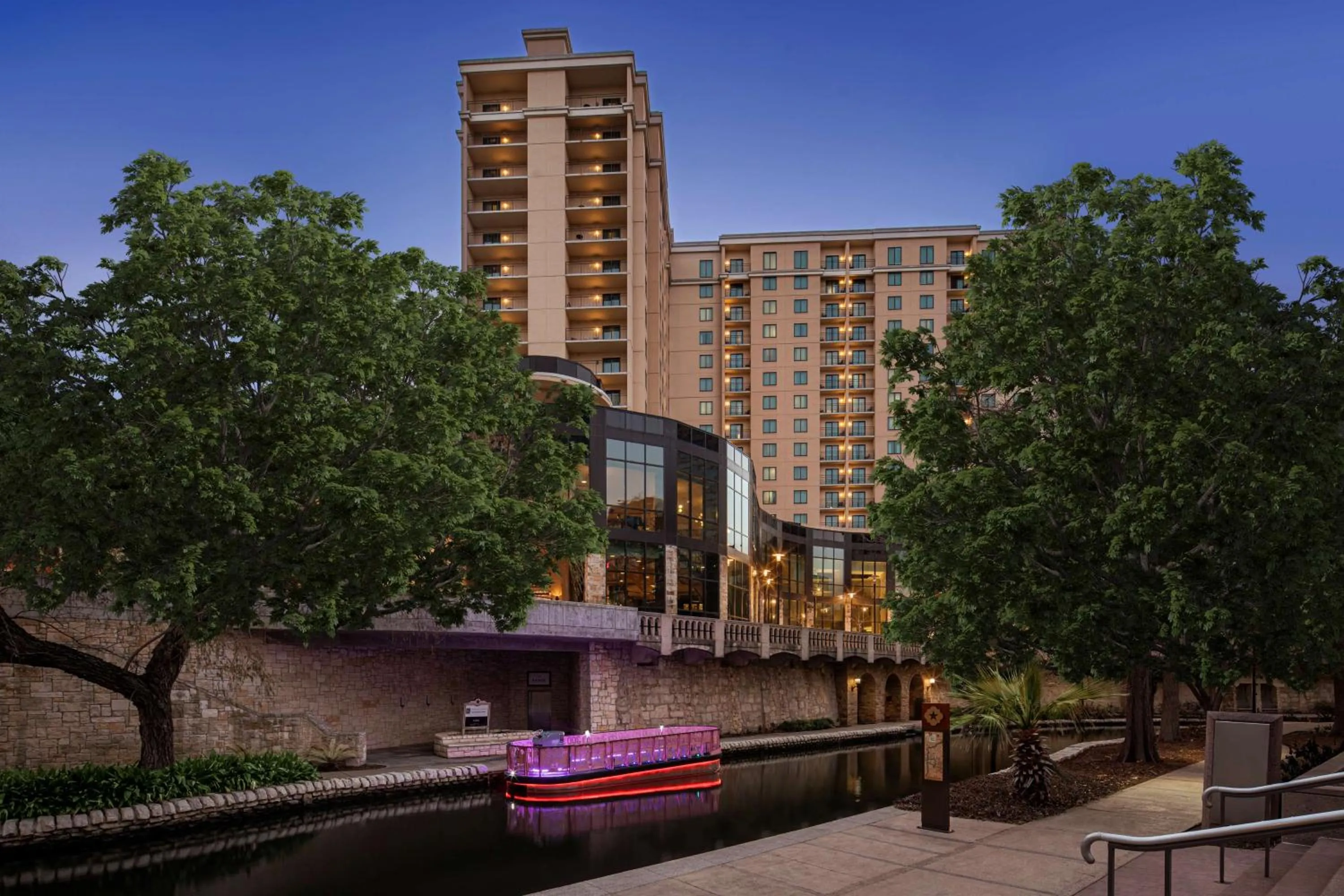 Property building in Embassy Suites San Antonio Riverwalk-Downtown