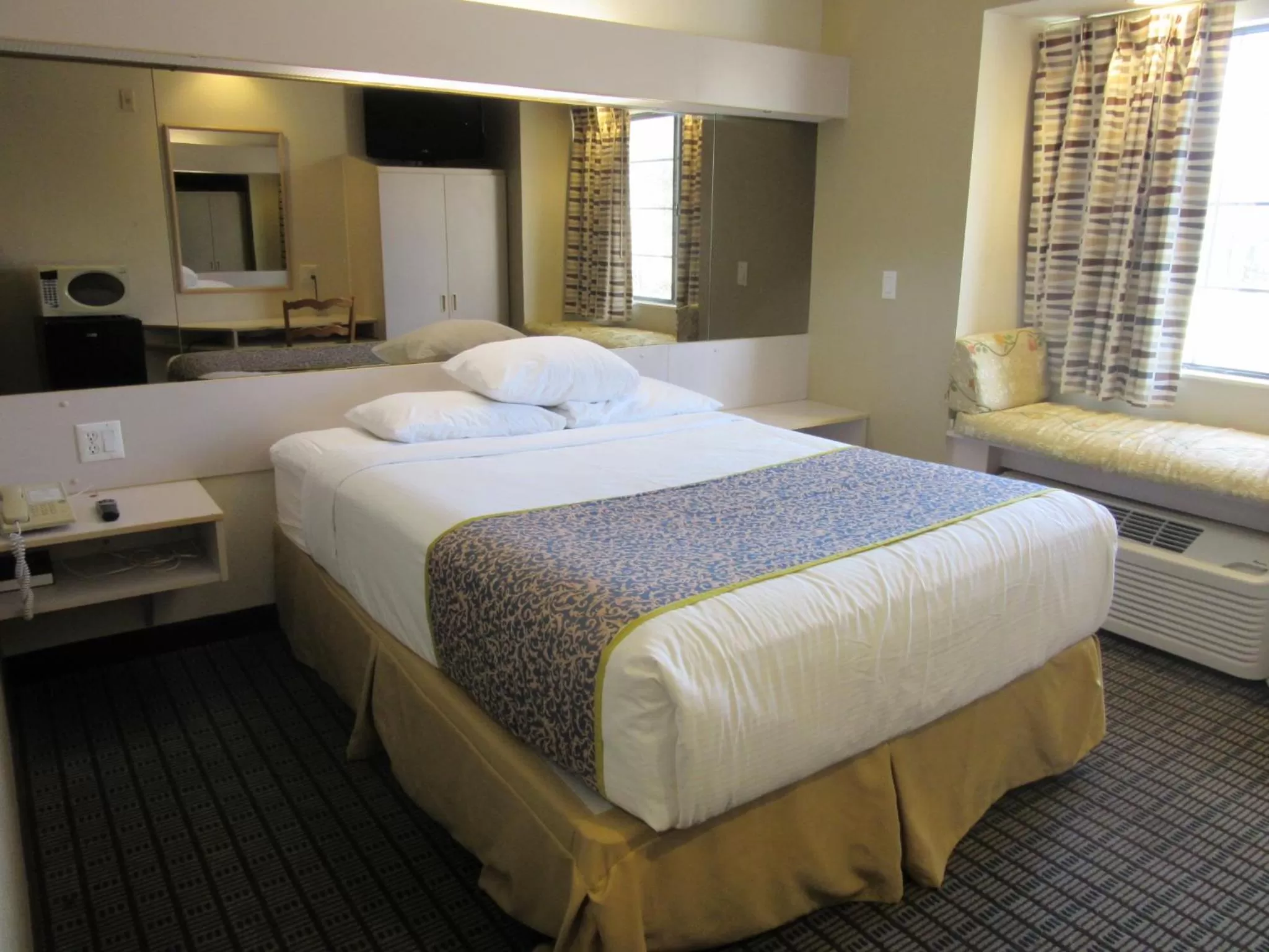 1 Queen Bed, Mobility Accessible Suite, Roll-In Shower, Non-Smoking in Microtel Inn & Suites by Wyndham Arlington/Dallas Area