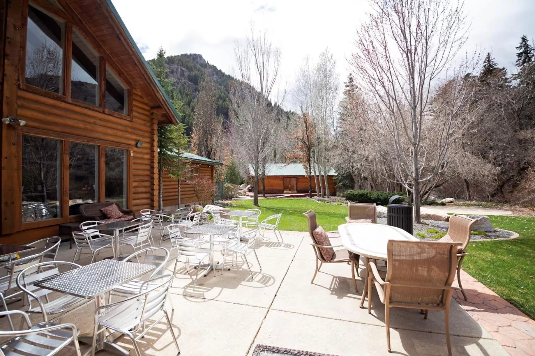 Restaurant/places to eat in Alaskan Inn and Spa