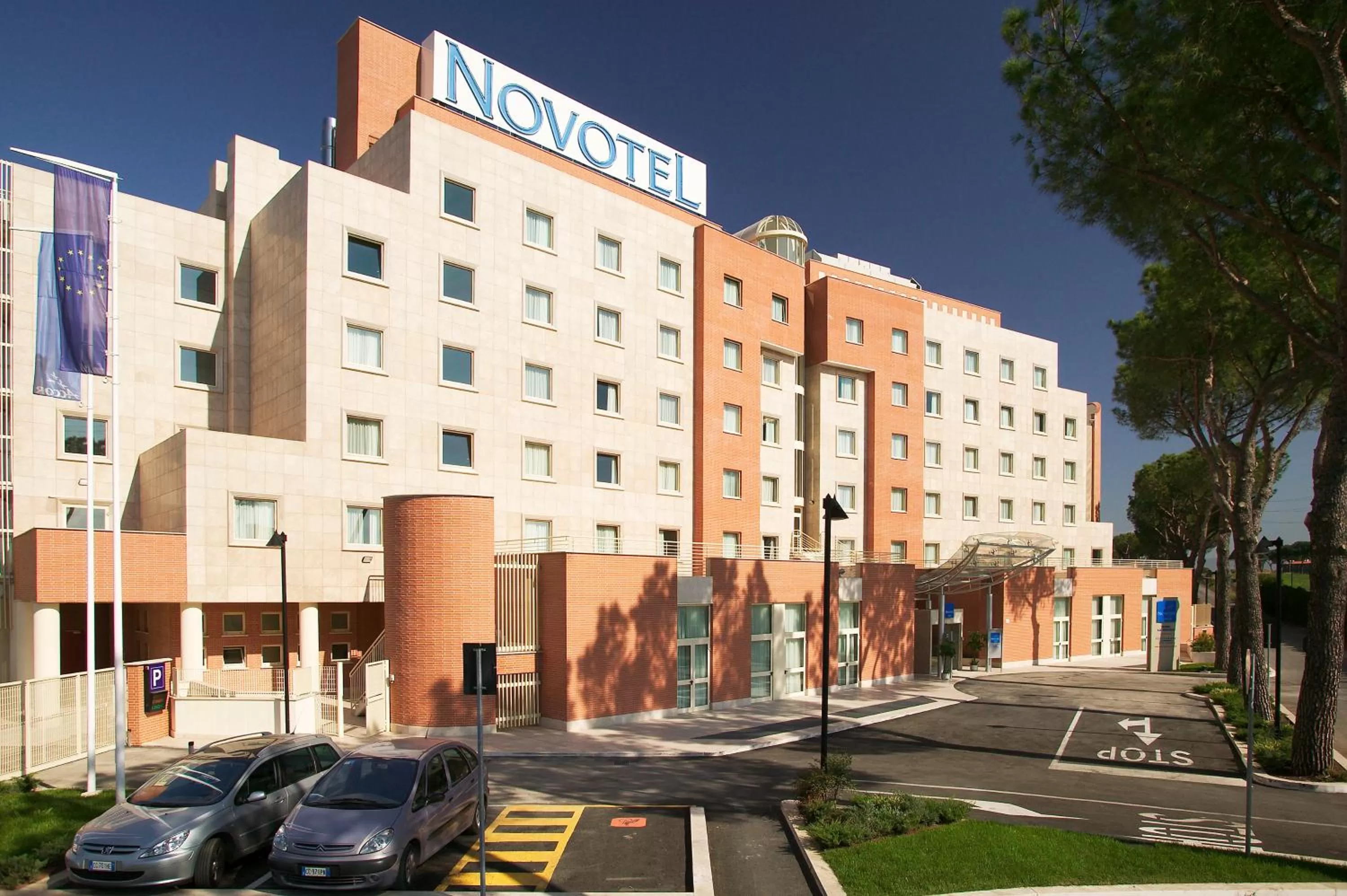 Property building in Novotel Roma Est