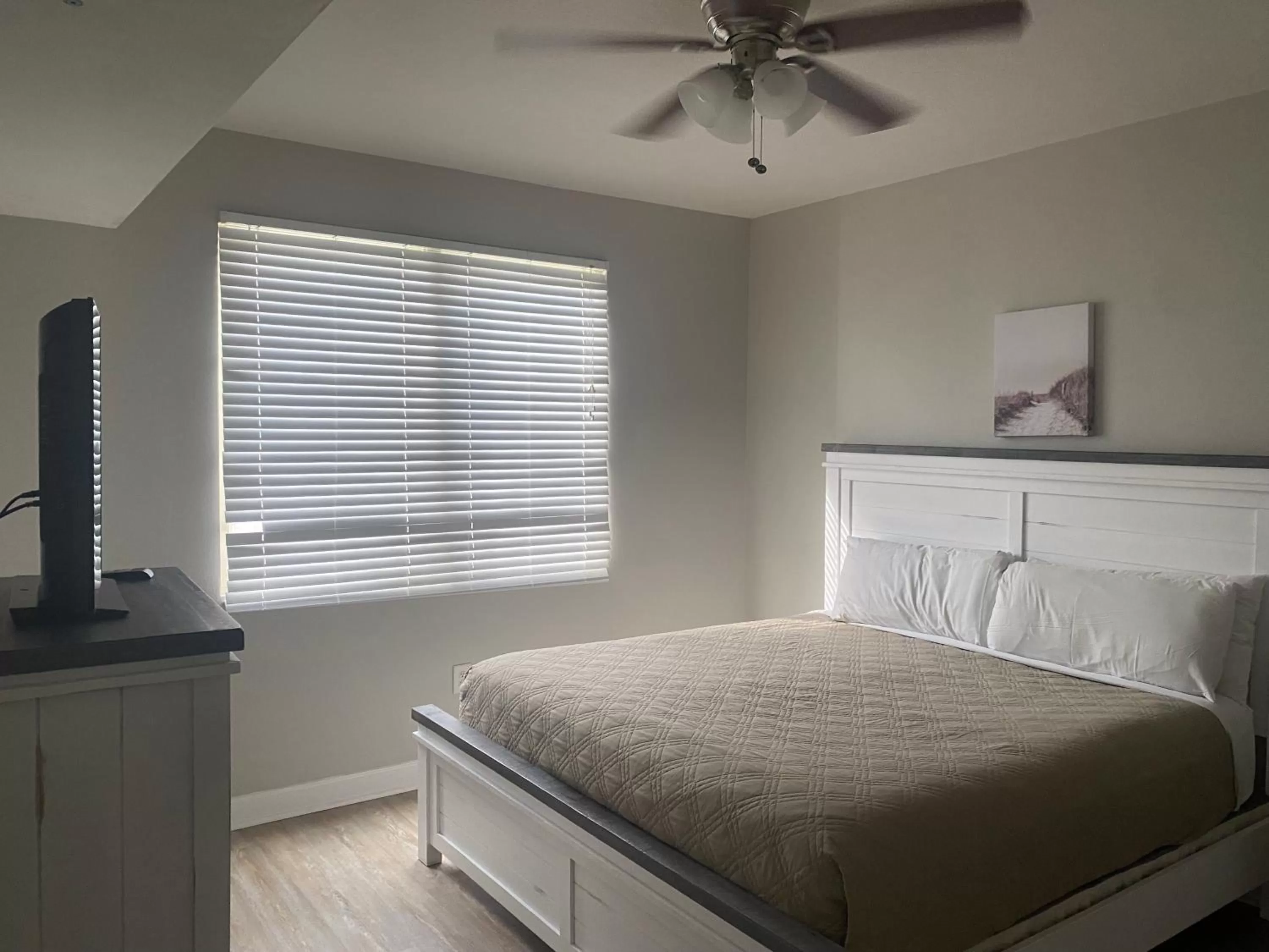 Photo of the whole room, Bed in Shores of Panama Resort