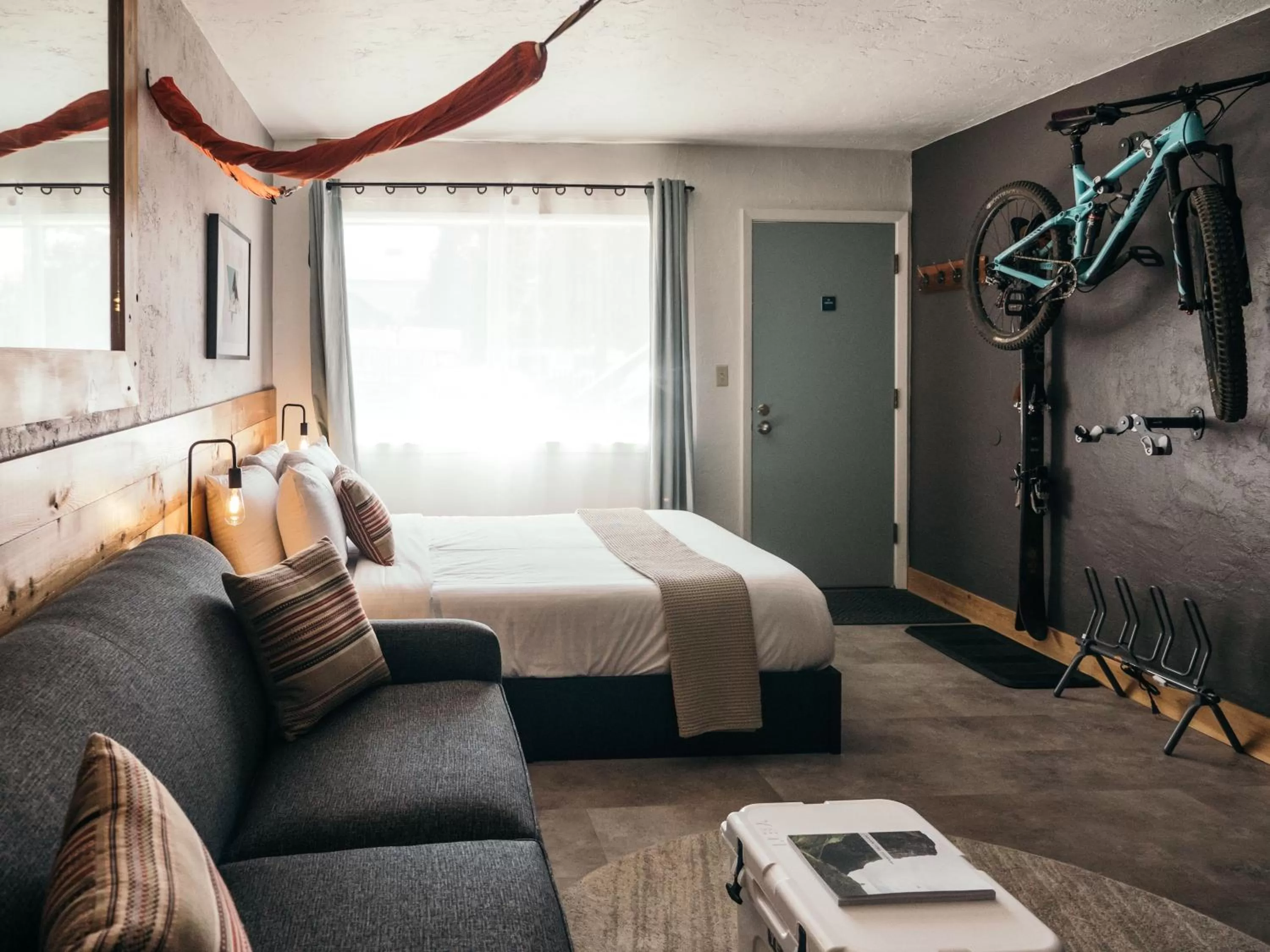 Photo of the whole room, Bed in Summit View Inn