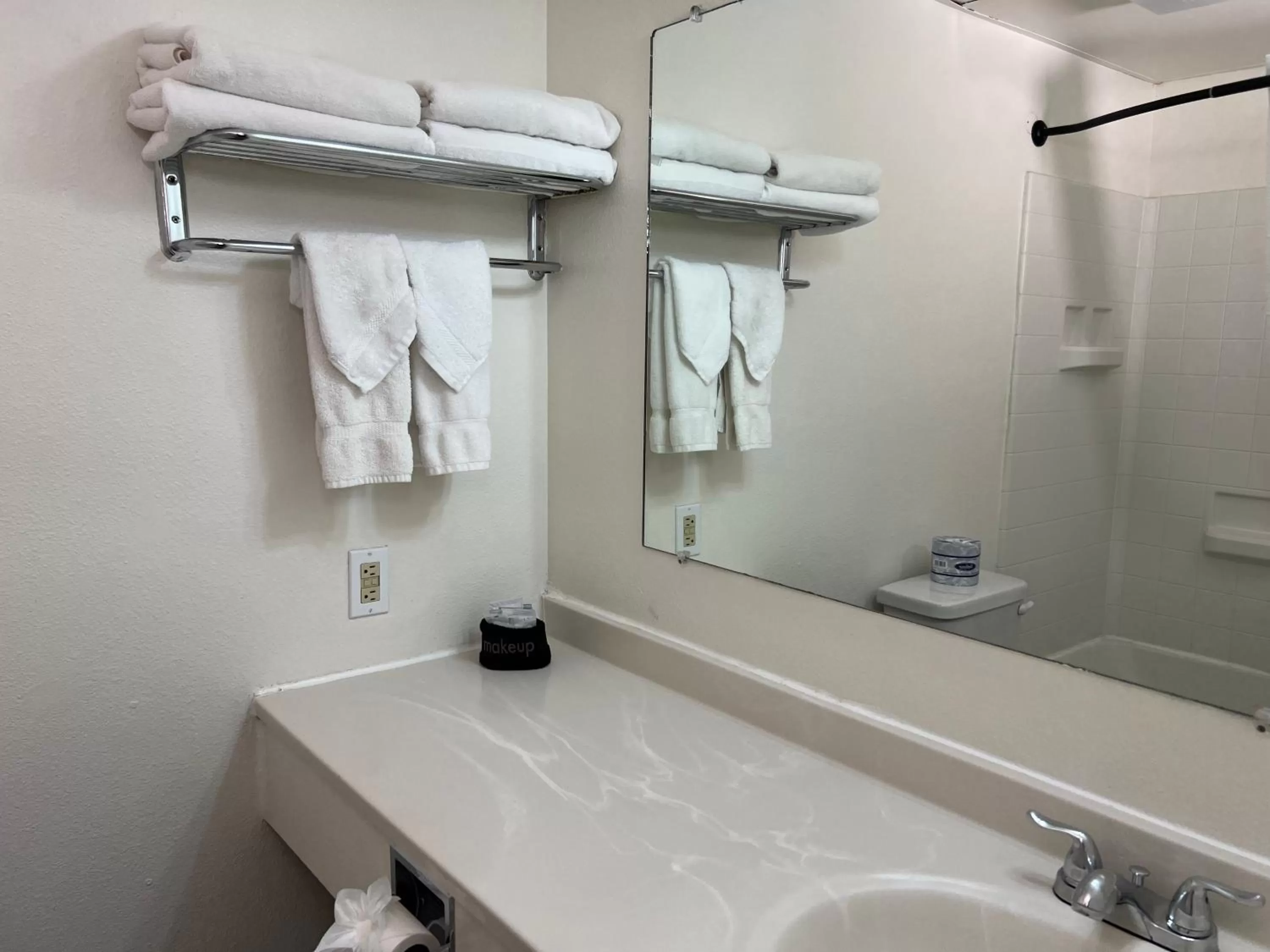 Bathroom in The Junction Hotel and Hostel