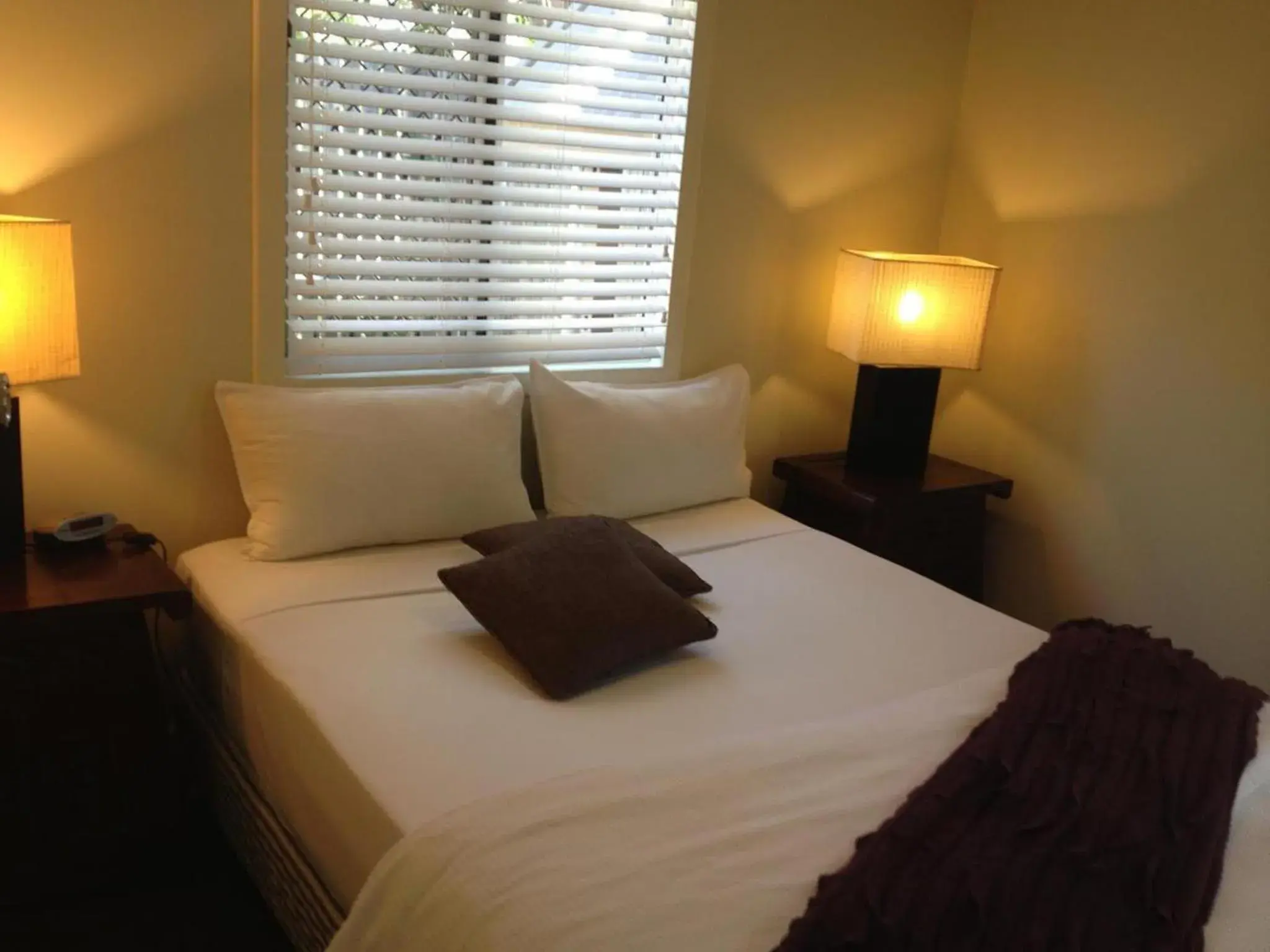 Queen One-Bedroom Apartment in Coconut Palms On The Bay Queen One-Bedroom Apartment in Coconut Palms On The Bay