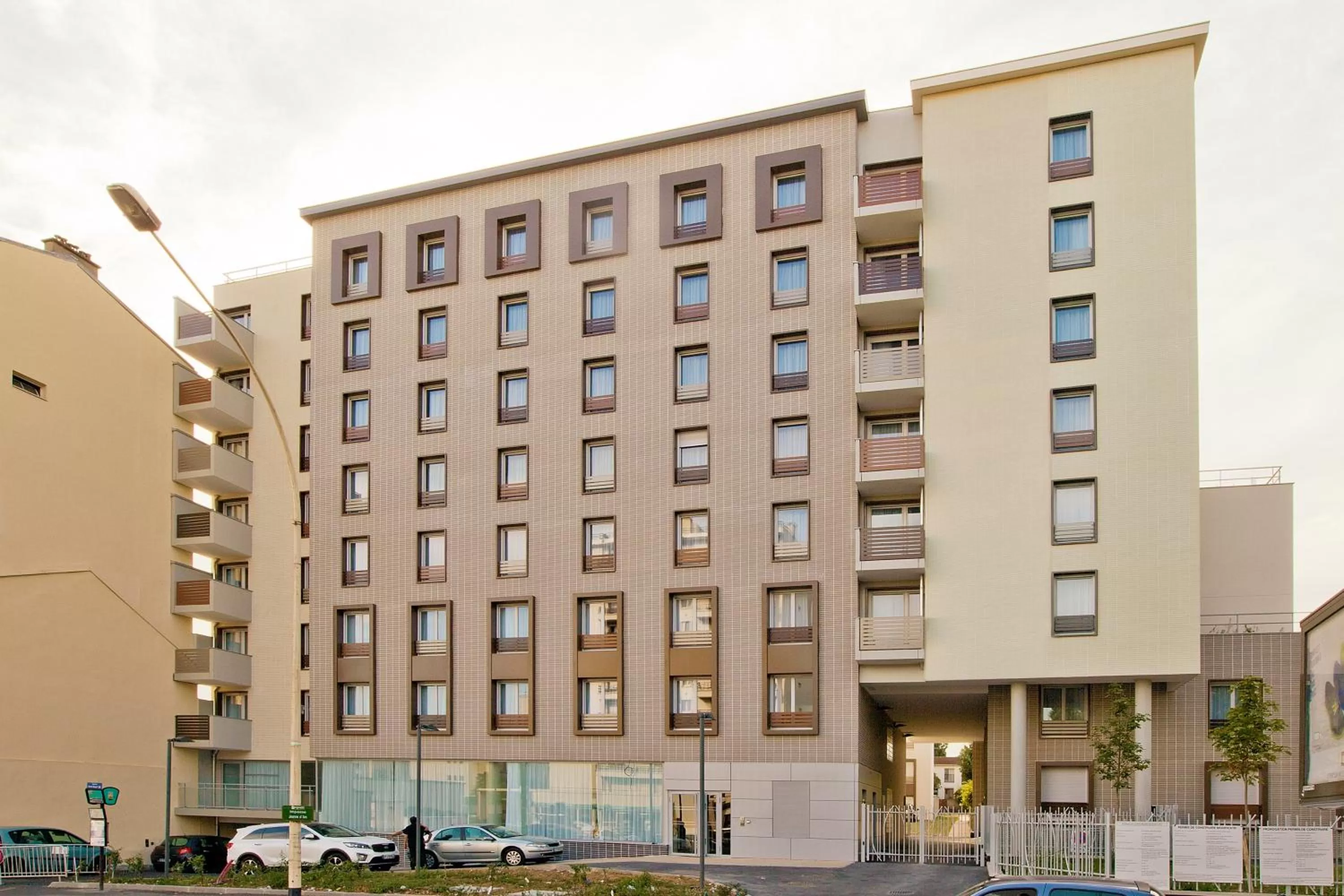 Facade/entrance in Séjours & Affaires Paris Bagneux