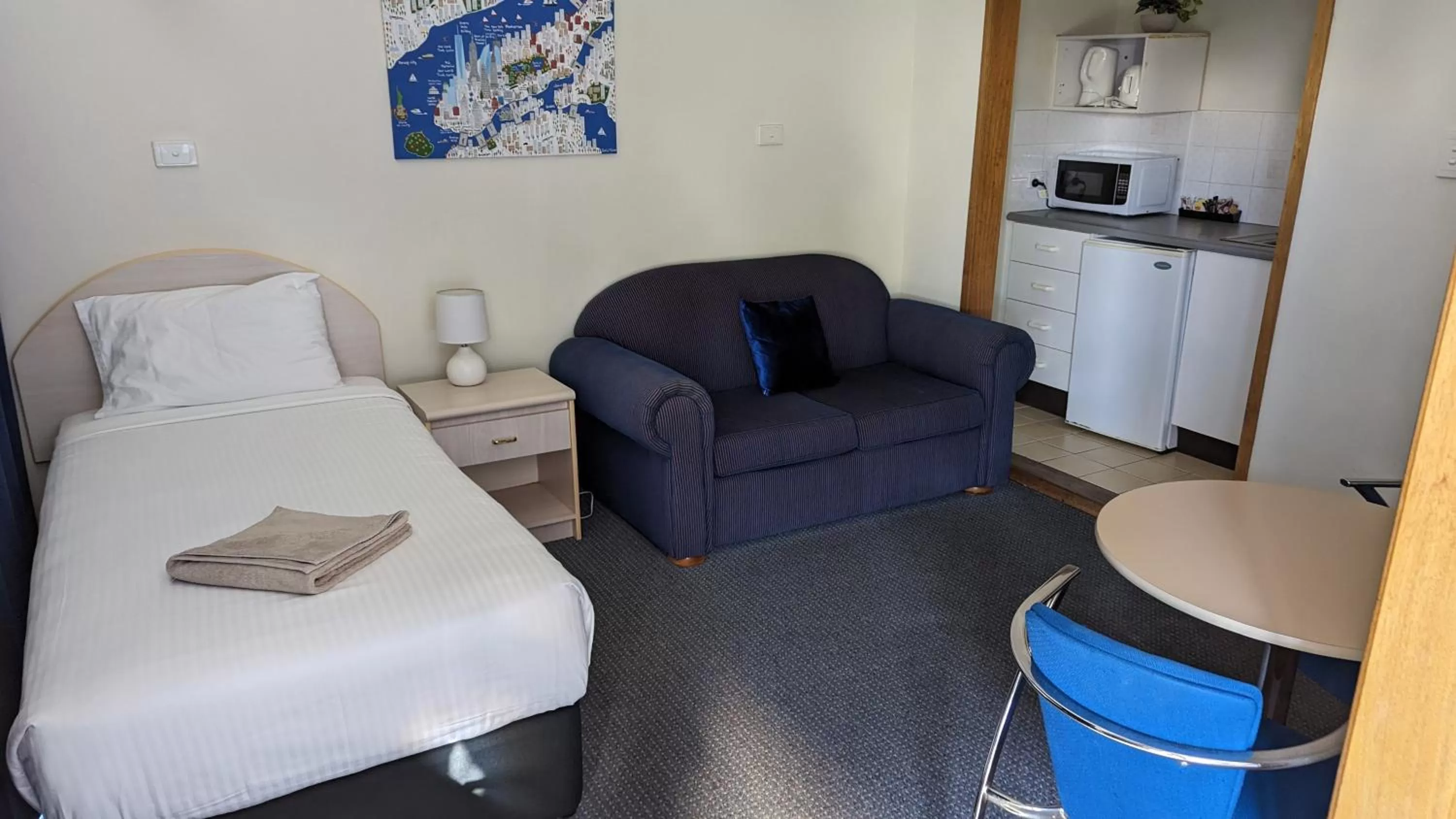 Kitchen or kitchenette in Armidale Inn