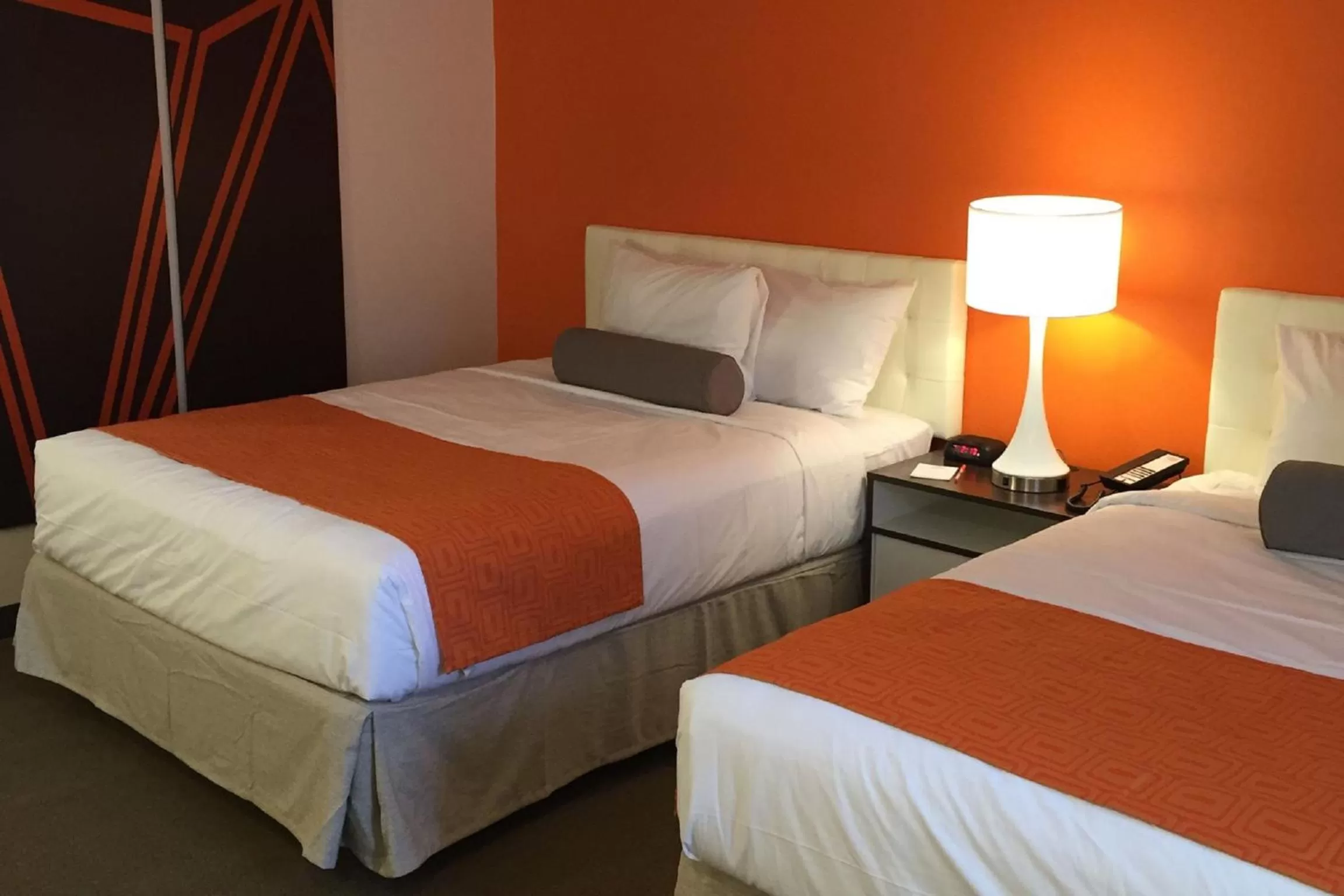 Bedroom, Bed in Howard Johnson by Wyndham Quincy/ Boston