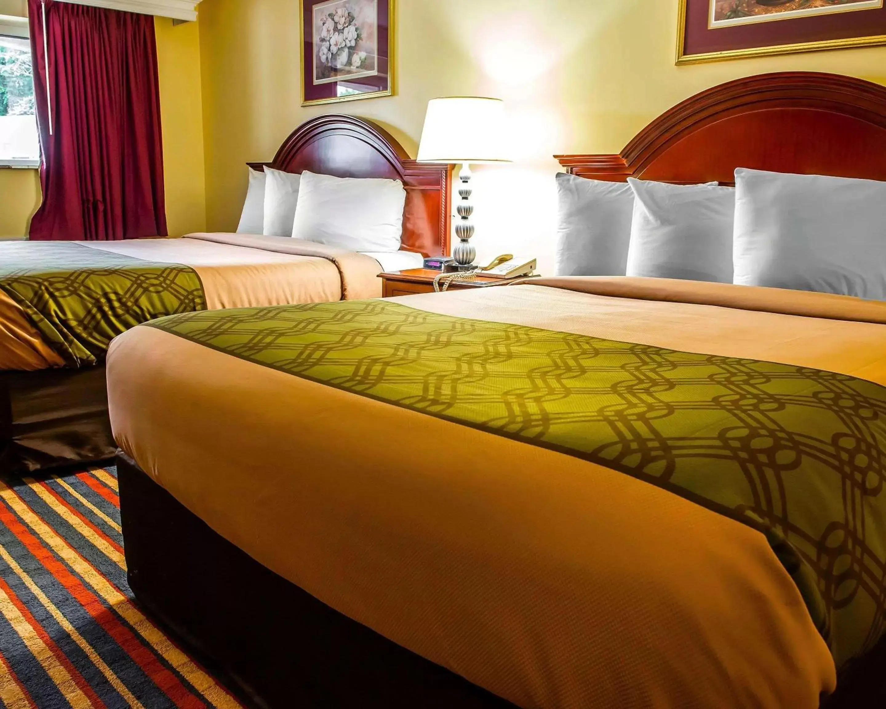 Queen Room with Two Queen Beds - Non-Smoking in Econo Lodge Jefferson Hills Hwy 51 Queen Room with Two Queen Beds - Non-Smoking in Econo Lodge Jefferson Hills Hwy 51