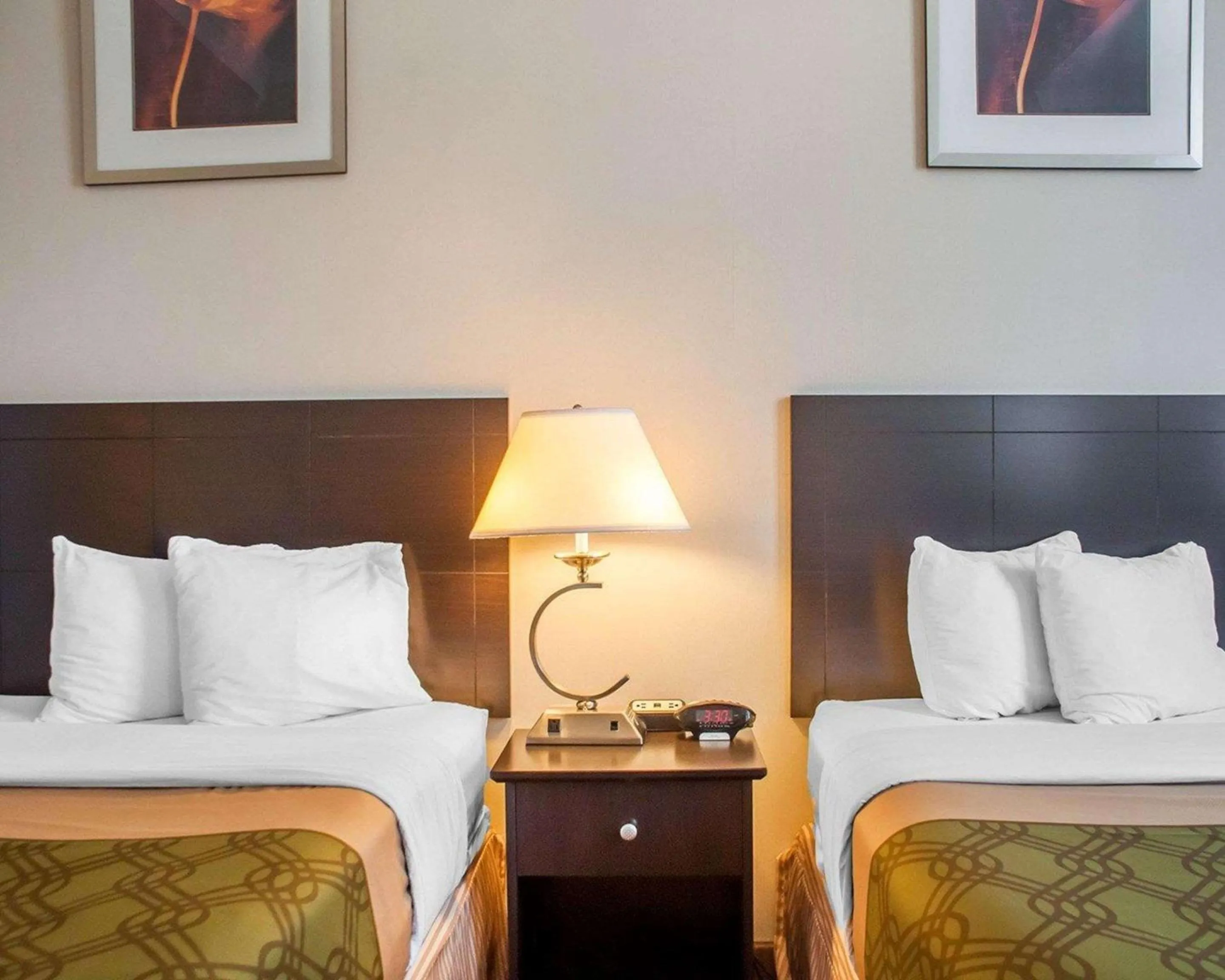 Bedroom, Bed in Econo Lodge Woodstock