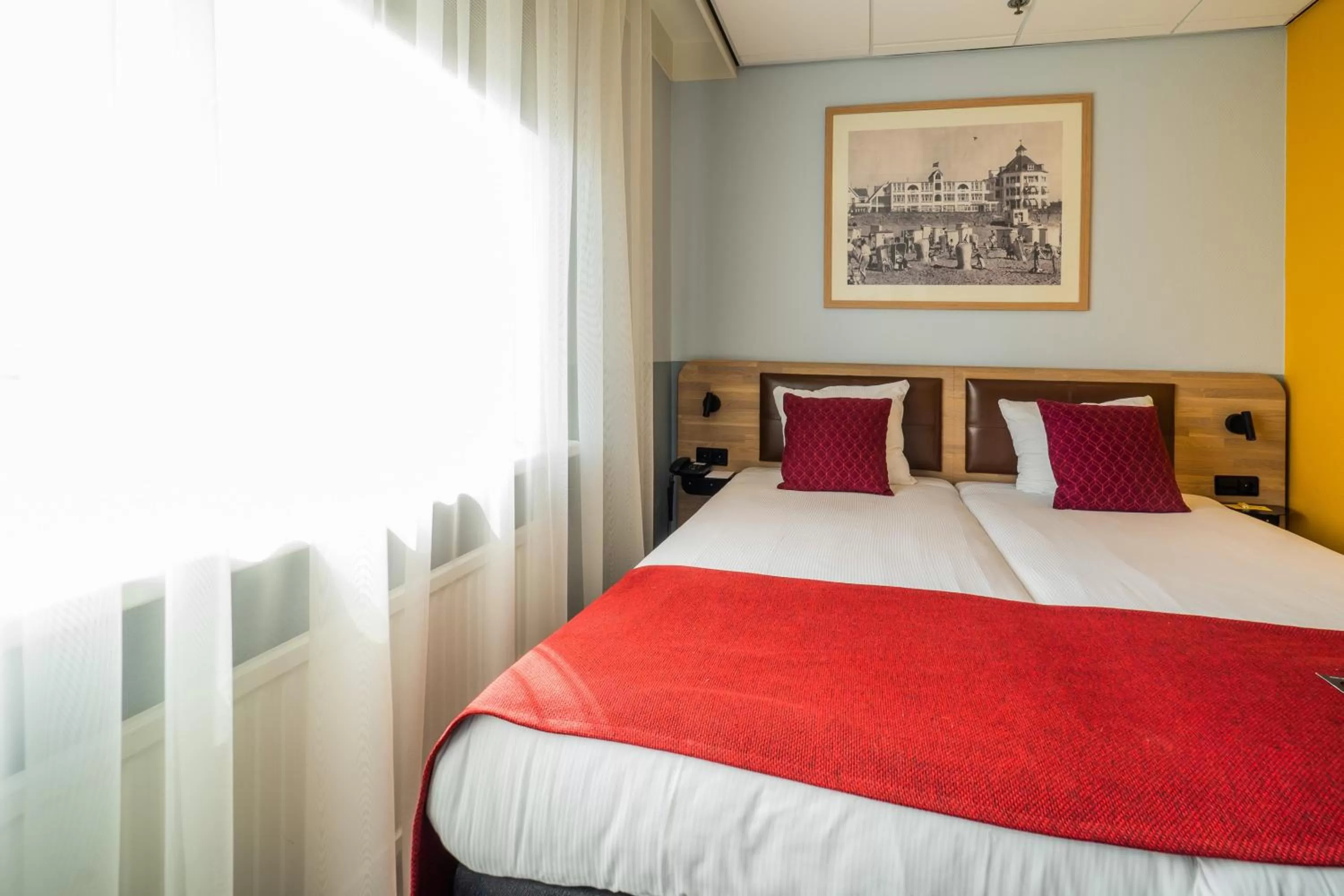 Bed in Two Brothers Noordwijk Beach