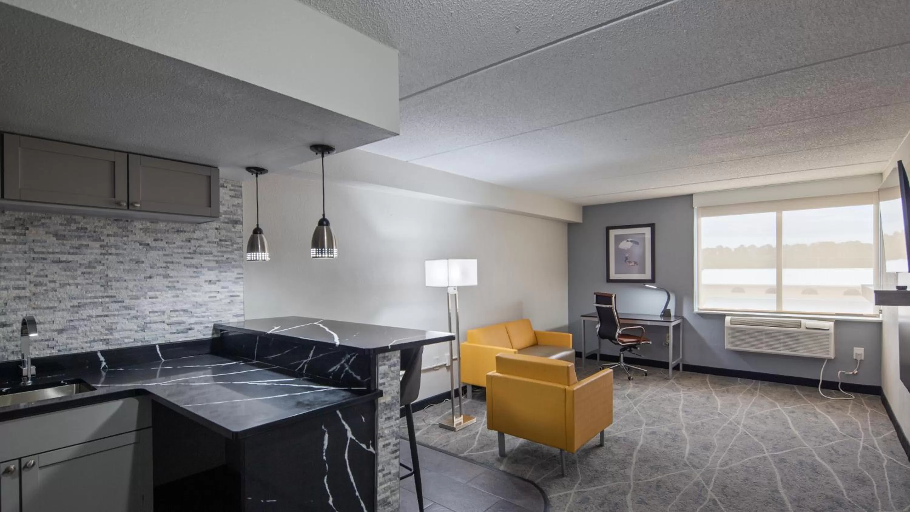 Kitchen or kitchenette in Clarion Pointe Jacksonville near Camp Lejeune