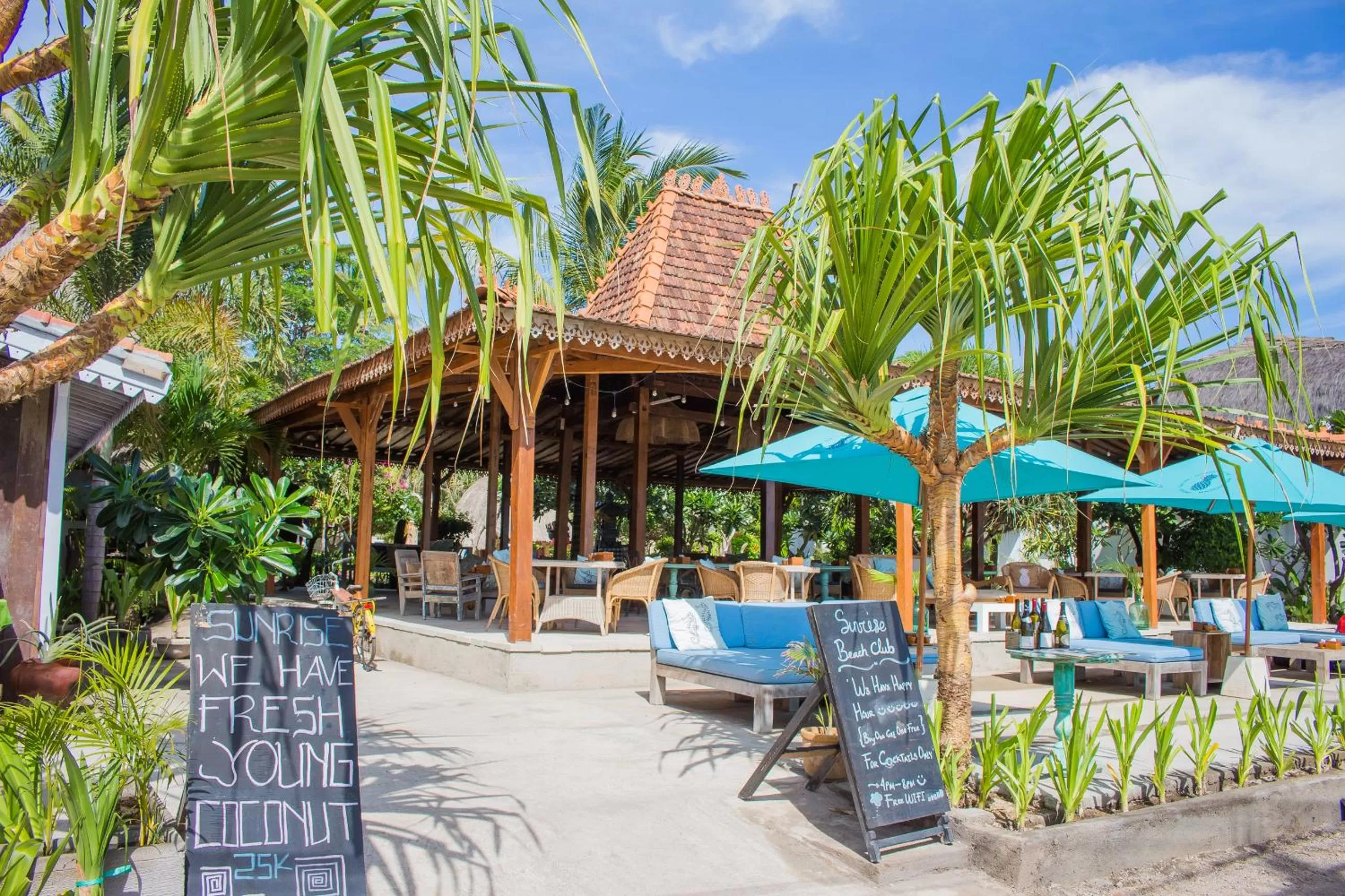 Restaurant/places to eat in Sunrise Resort