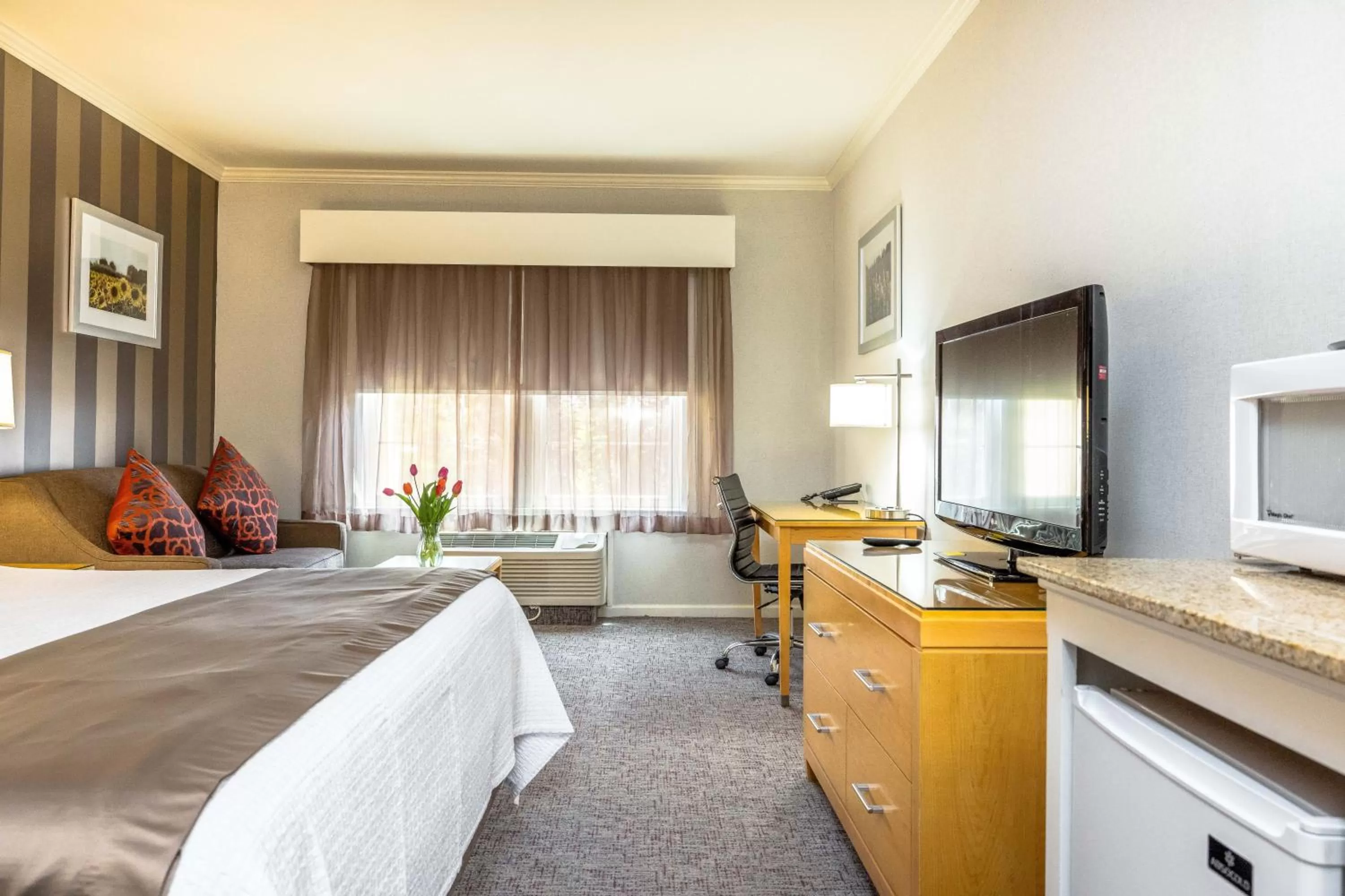 Photo of the whole room, Bed in Best Western Plus Dixon Davis