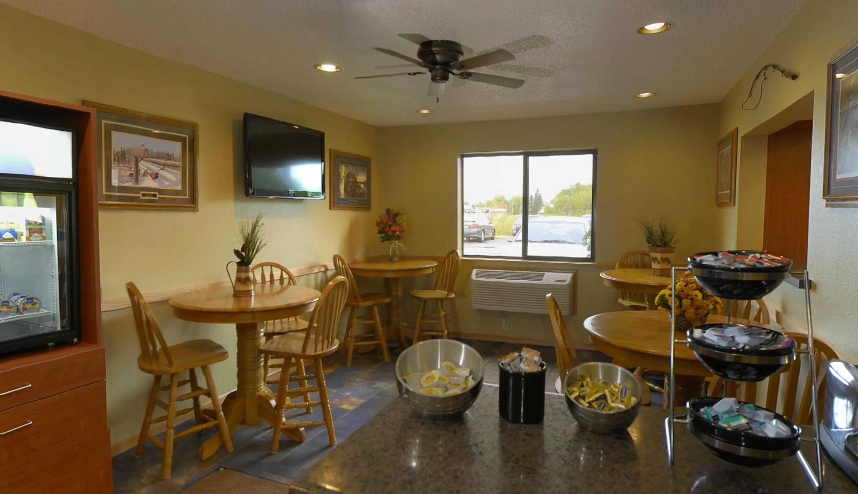 Restaurant/places to eat in America's Best Value Inn & Suites International Falls