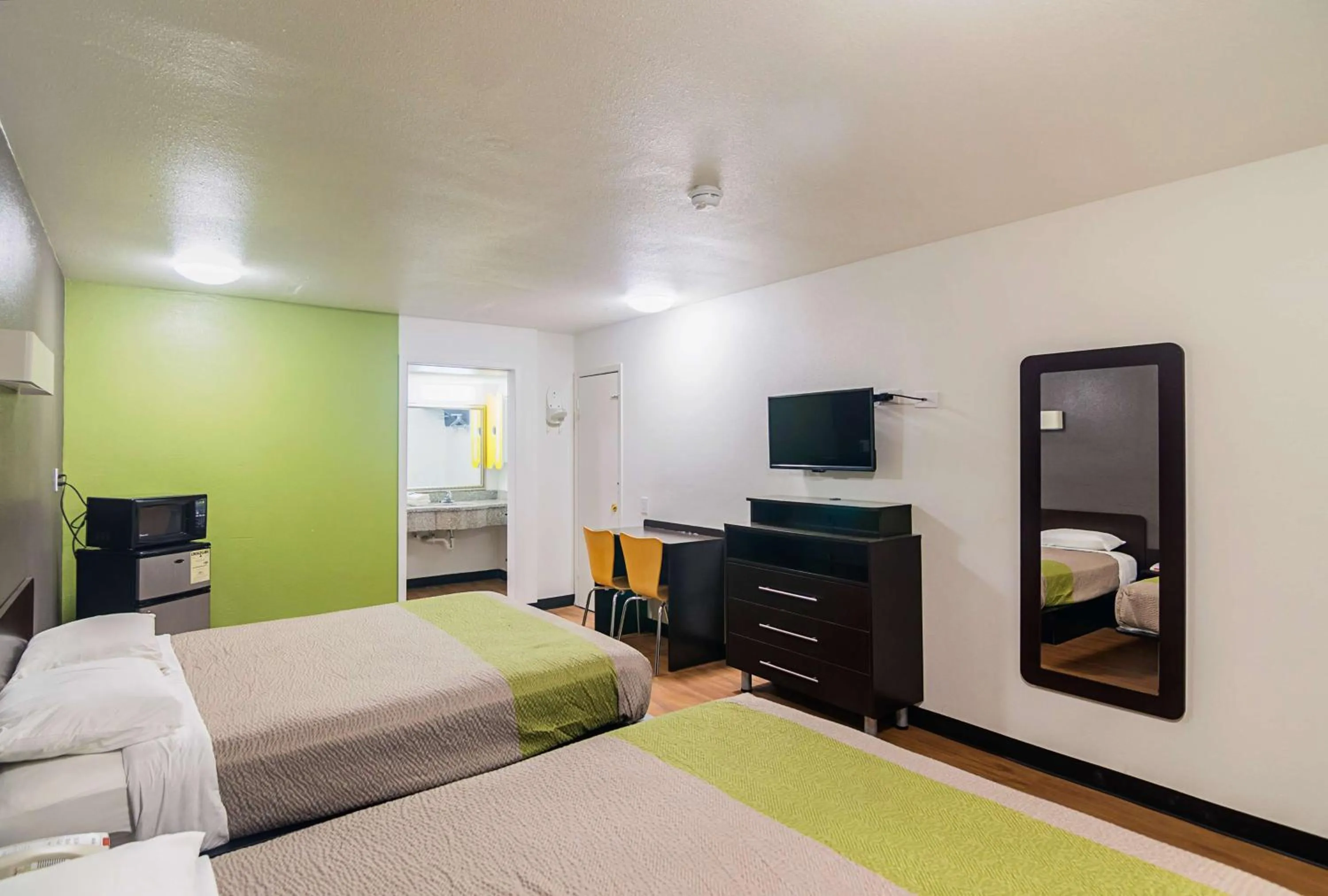 Photo of the whole room, Bed in Studio 6-Tyler, TX