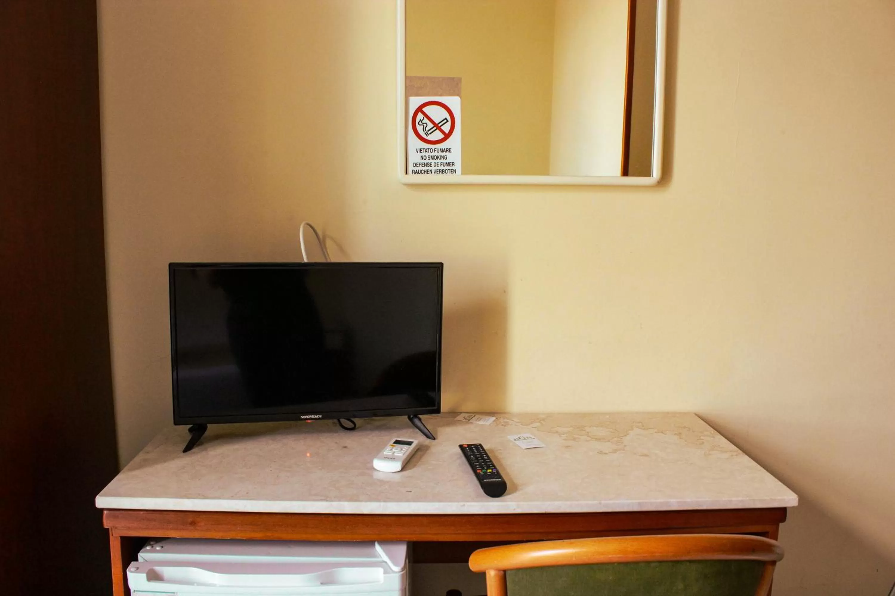 TV and multimedia in Hotel Garden Napoli