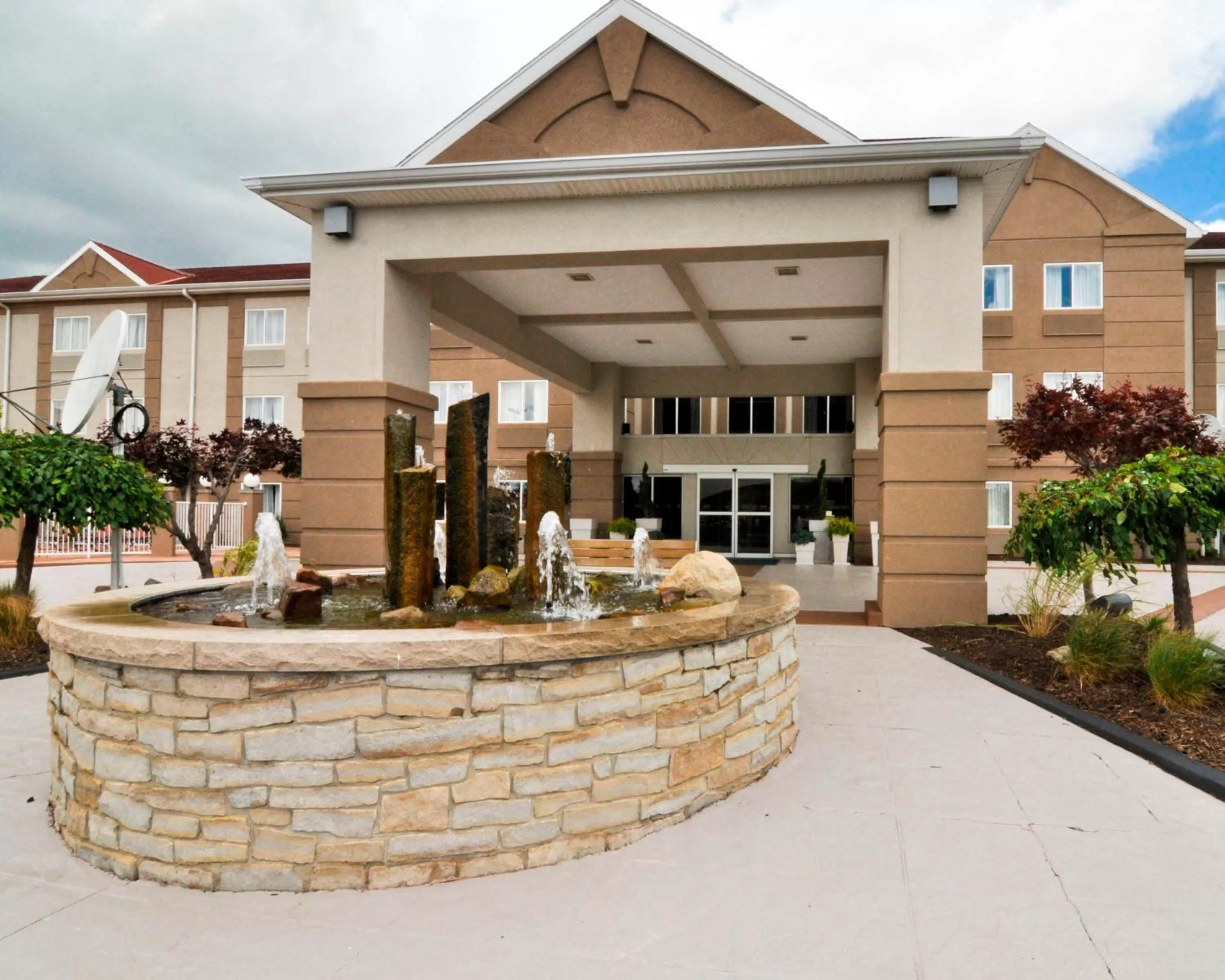 Property building in Holiday Inn Express Hotel & Suites Port Clinton-Catawba Island by IHG