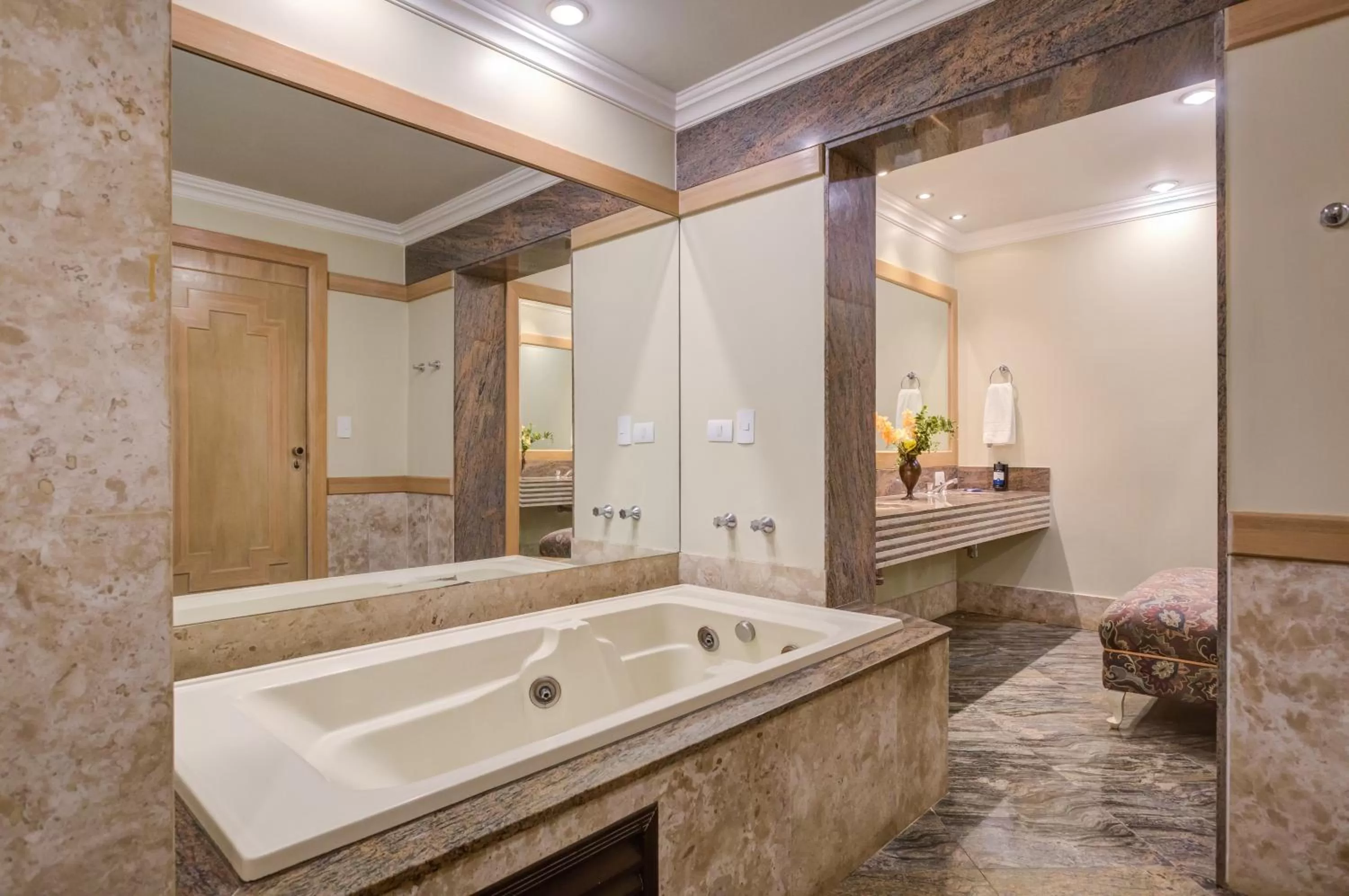 Hot Tub in Slaviero Londrina Flat