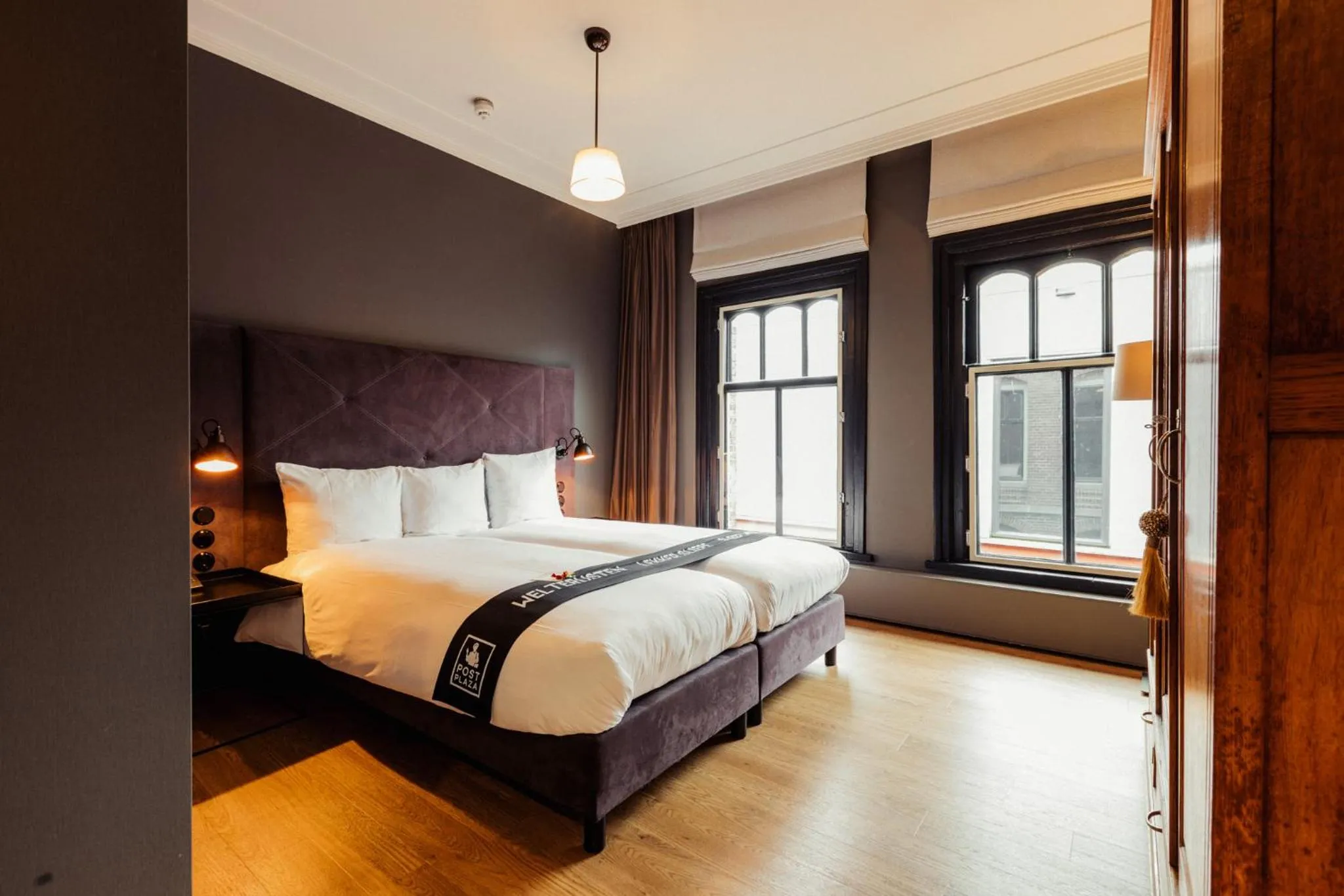 Bed in Post-Plaza Hotel & Grand Café