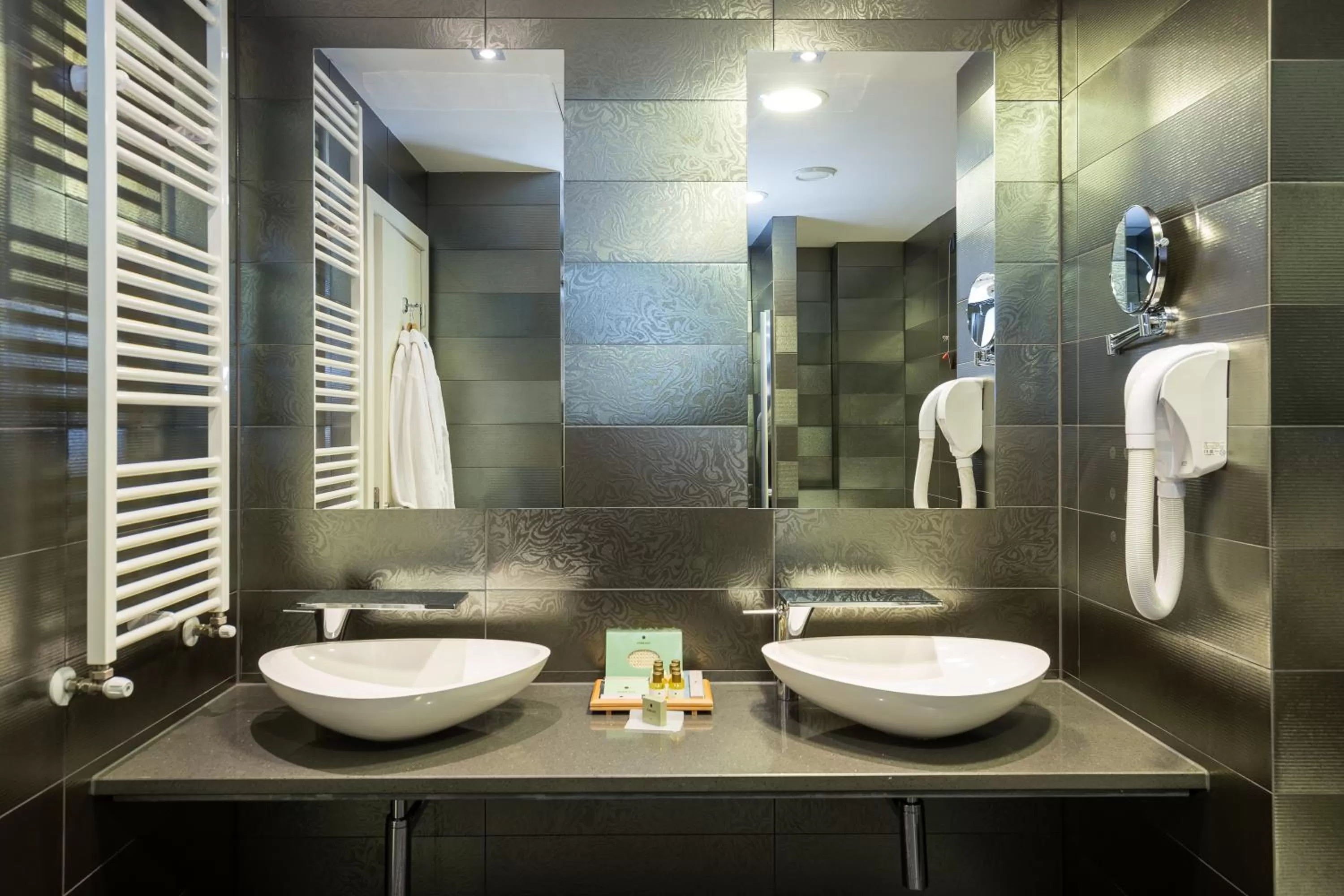 Bathroom in Emerald Hotel