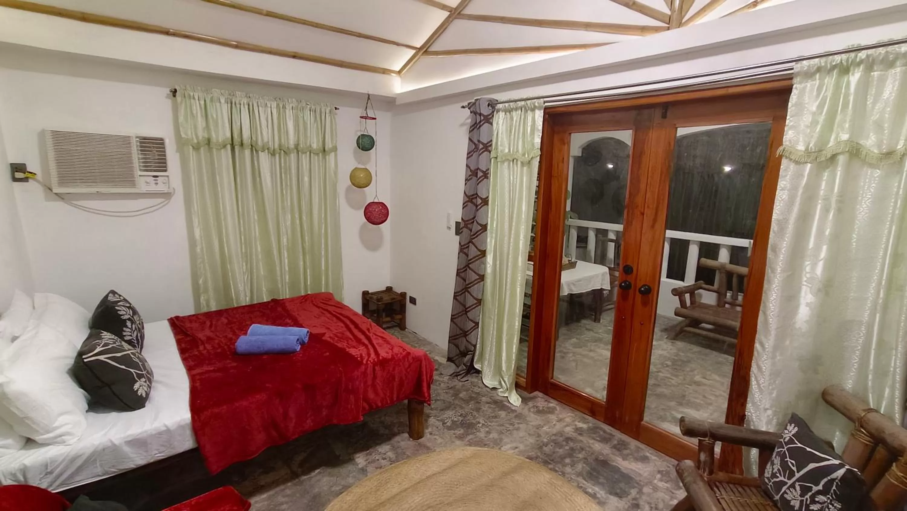 Photo of the whole room, Bed in Chateau De Aow