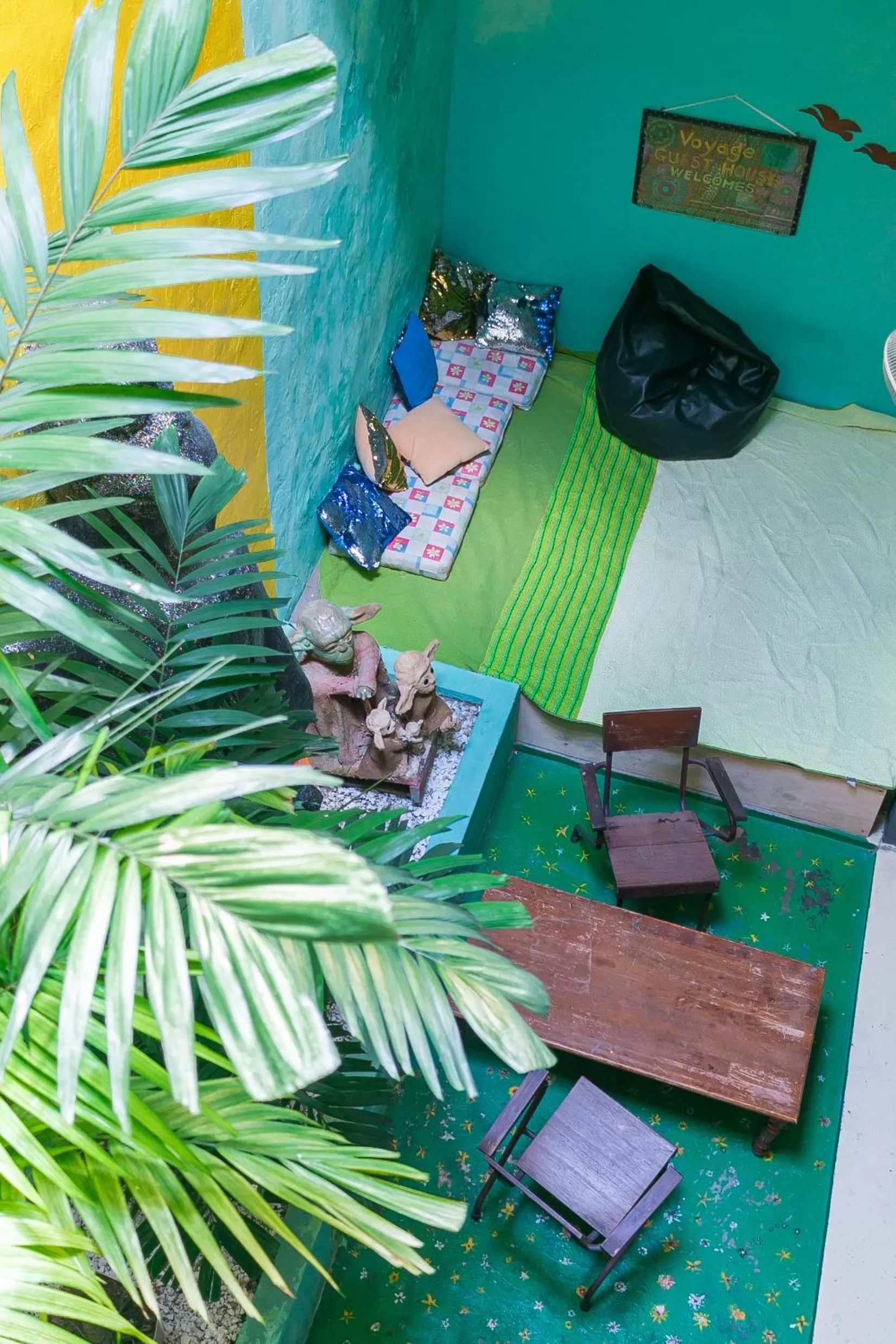 Communal lounge/ TV room in Voyage Guesthouse