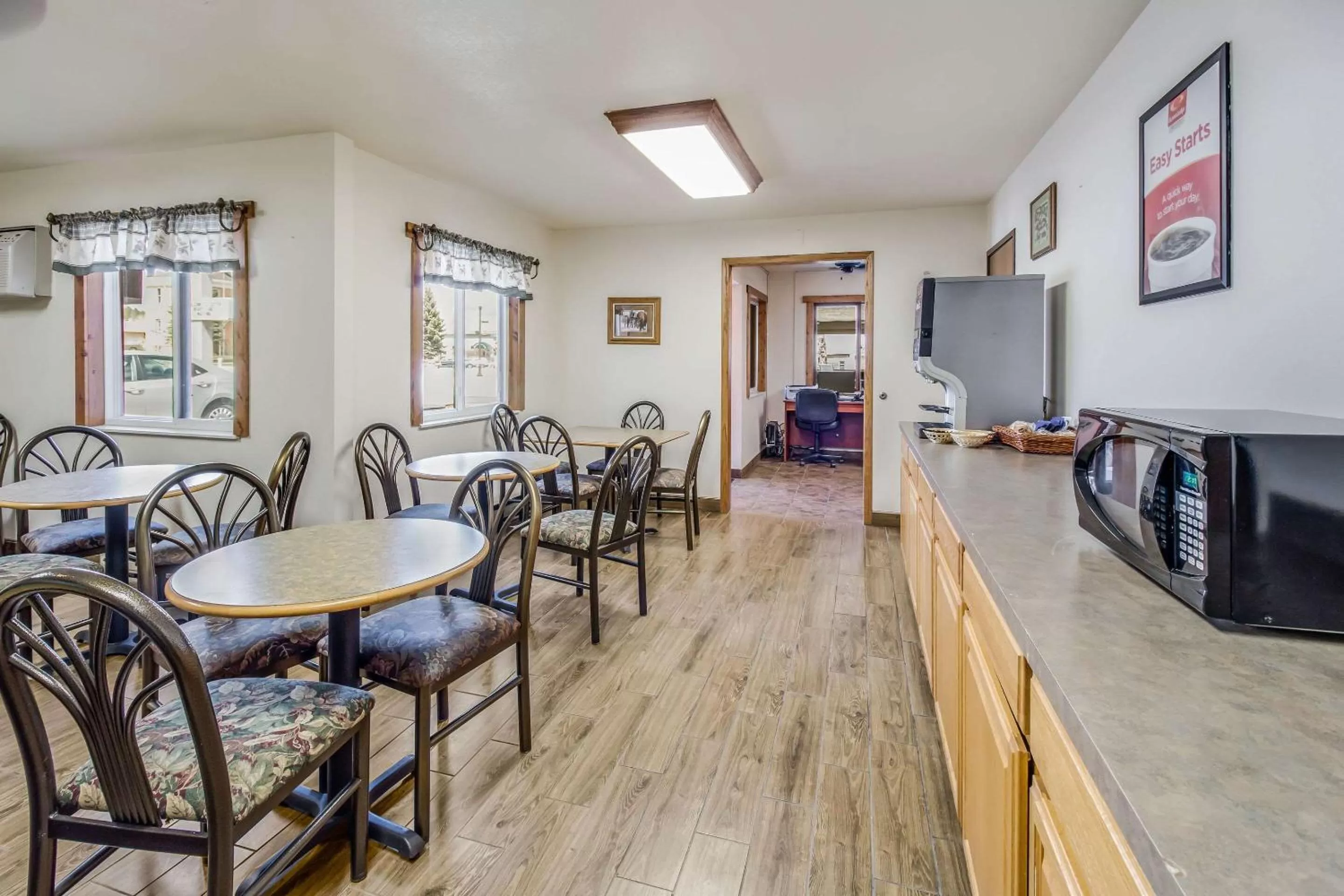 Restaurant/places to eat in Econo Lodge, Downtown Custer Near Custer State Park and Mt Rushmore