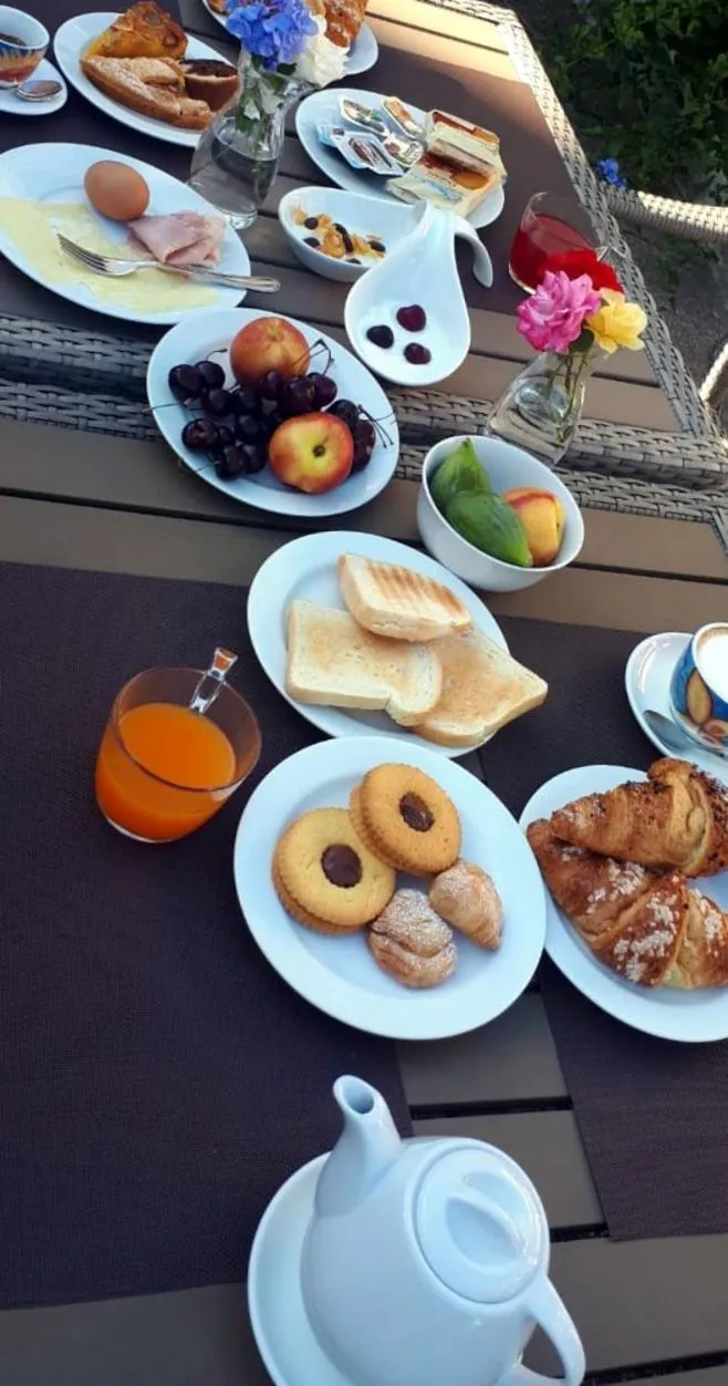 Breakfast in Hotel Ares