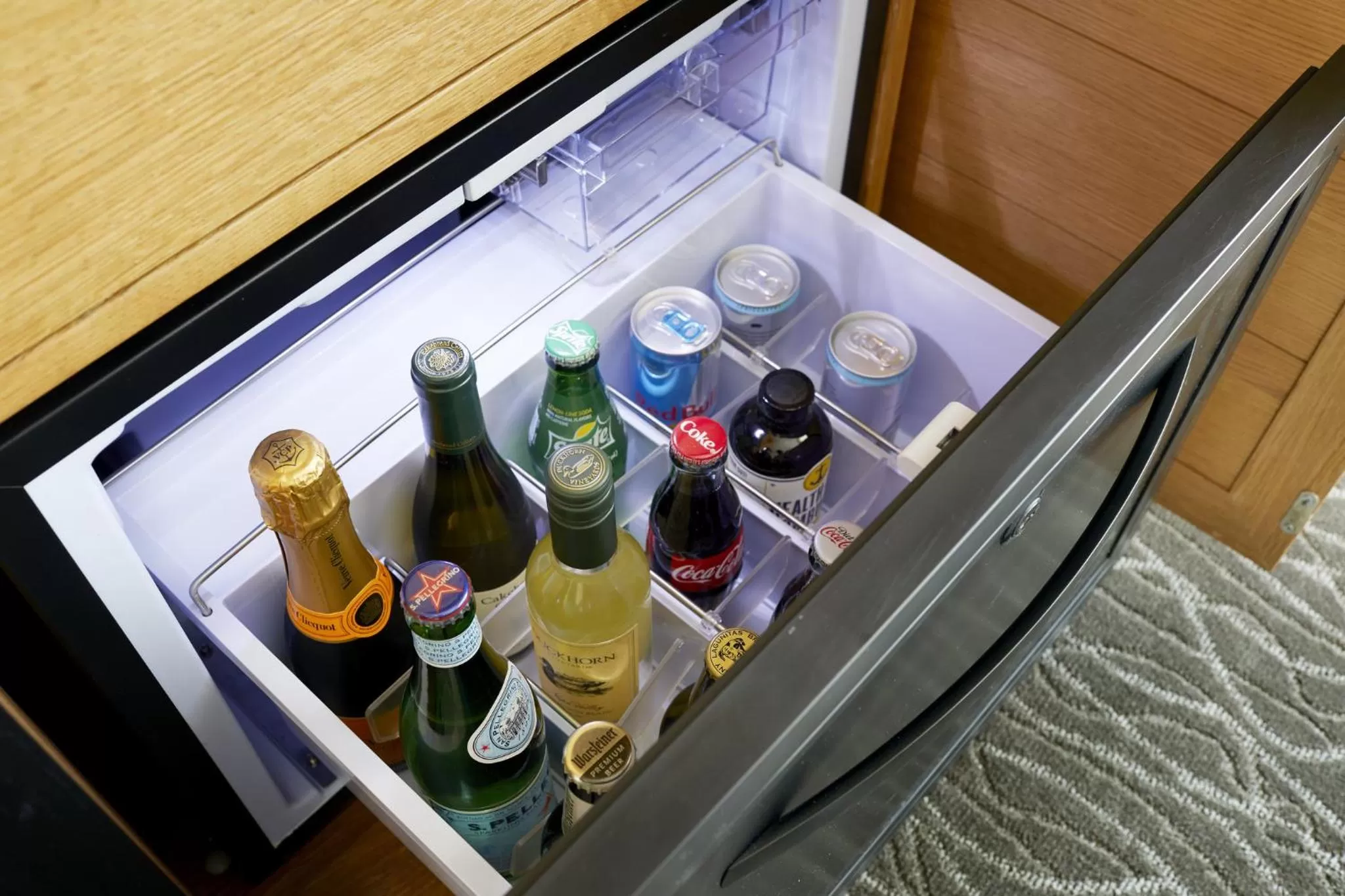 Photo of the whole room in Archer Hotel Napa