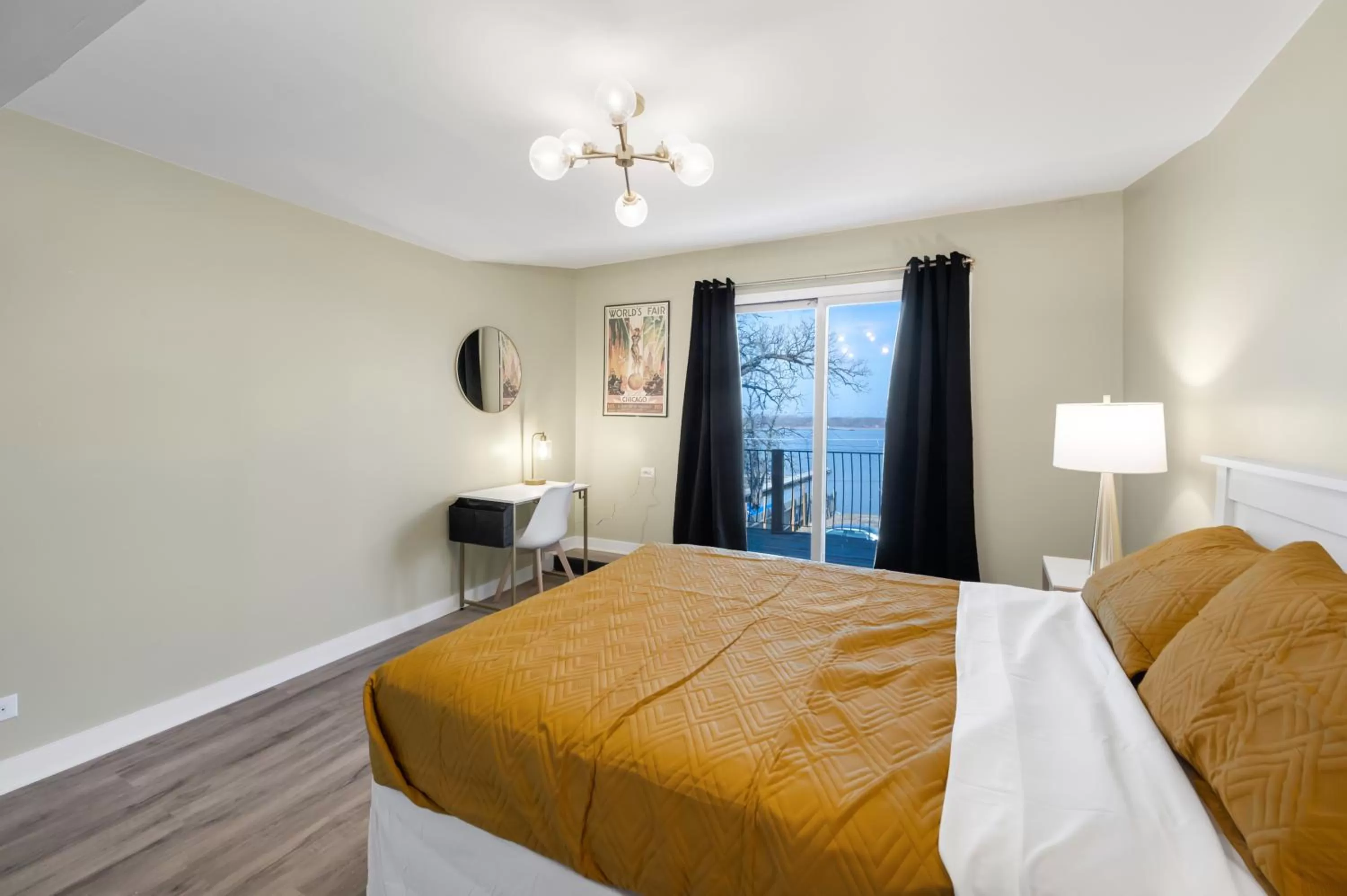 Bedroom, Bed in Randolph Hotel