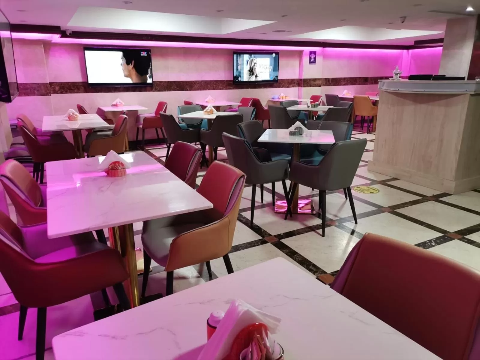 Restaurant/places to eat in Saffron Hotel