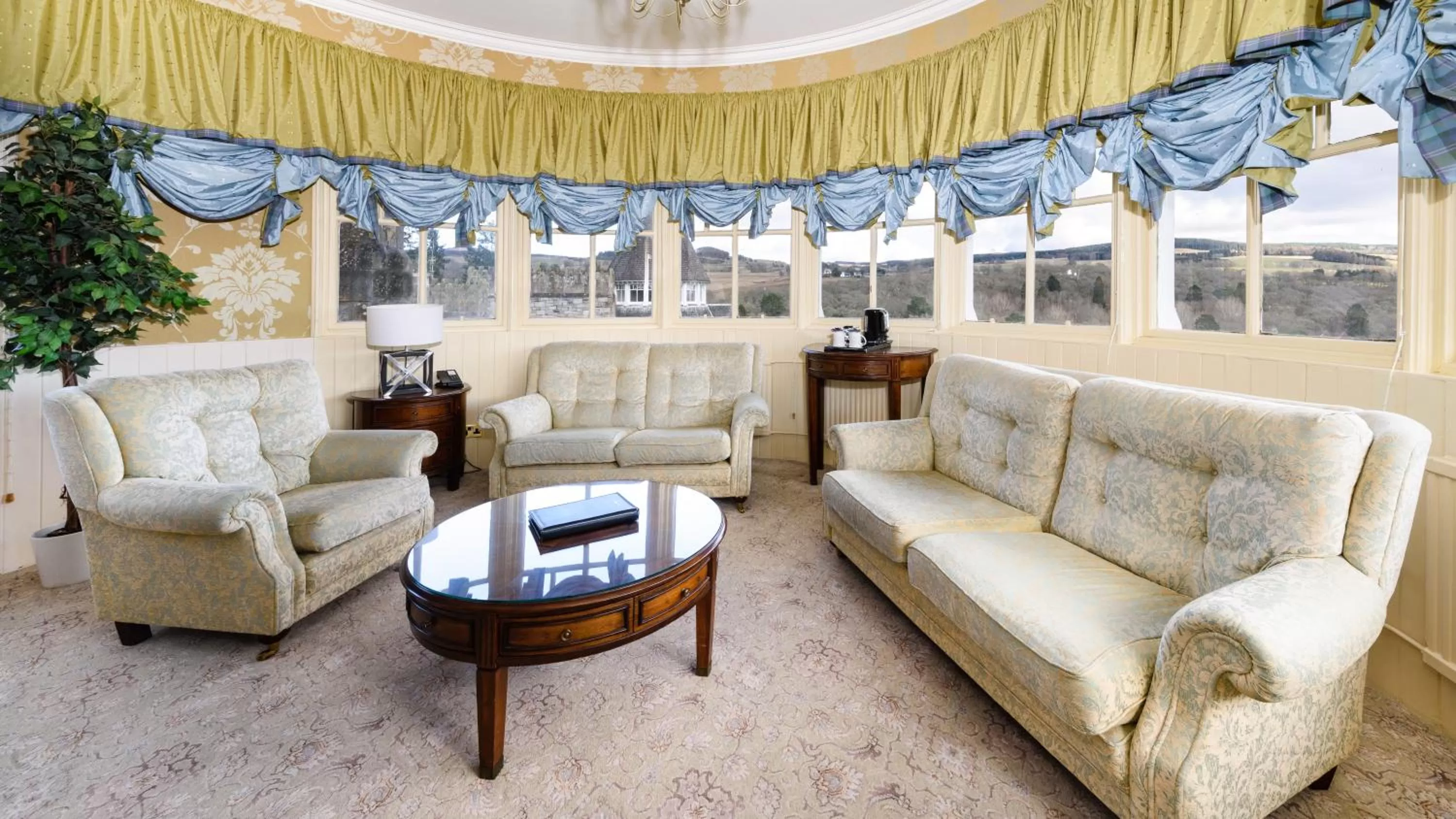 Living room in The Atholl Palace