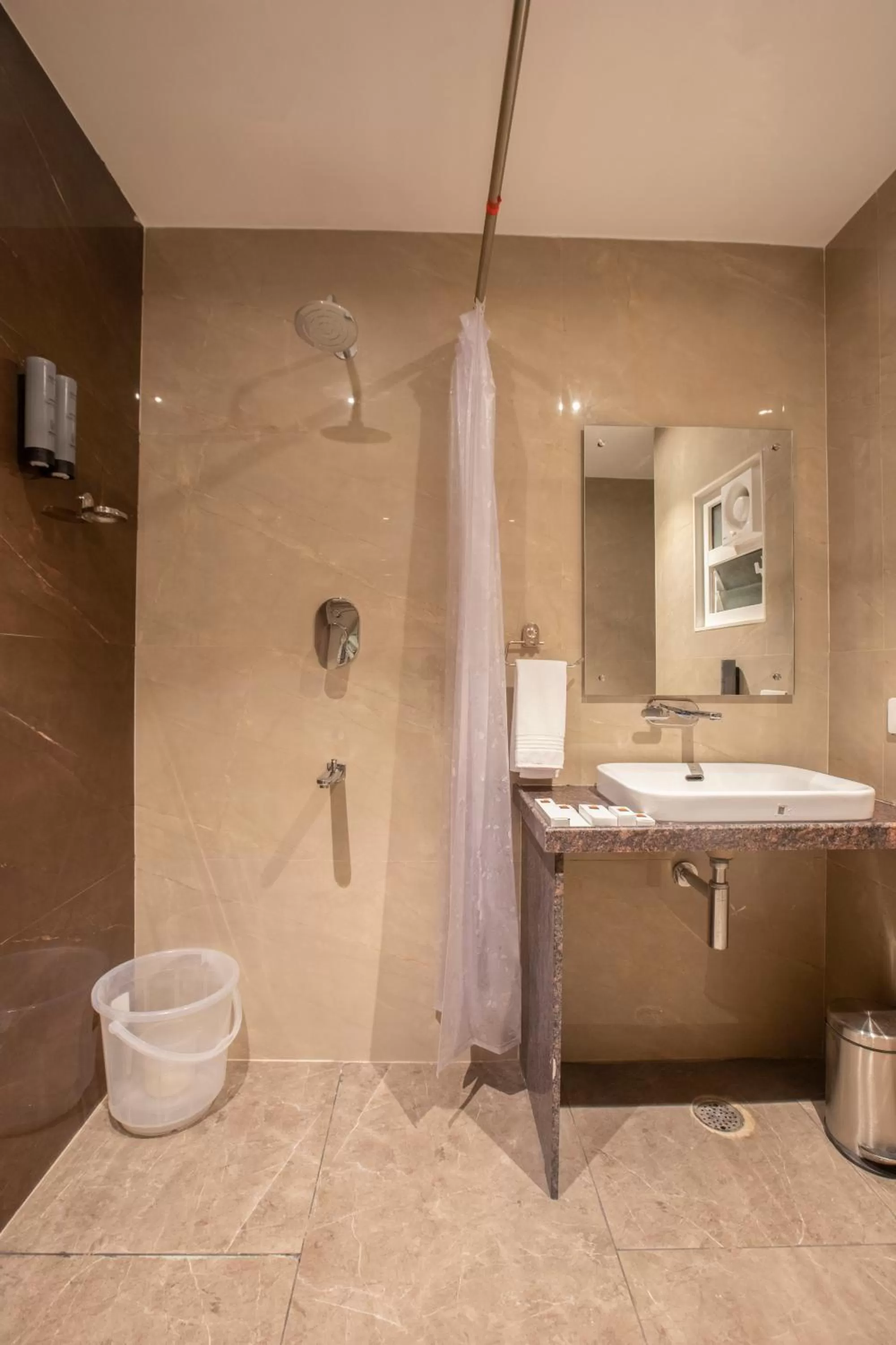 Shower in MySpace Kadison