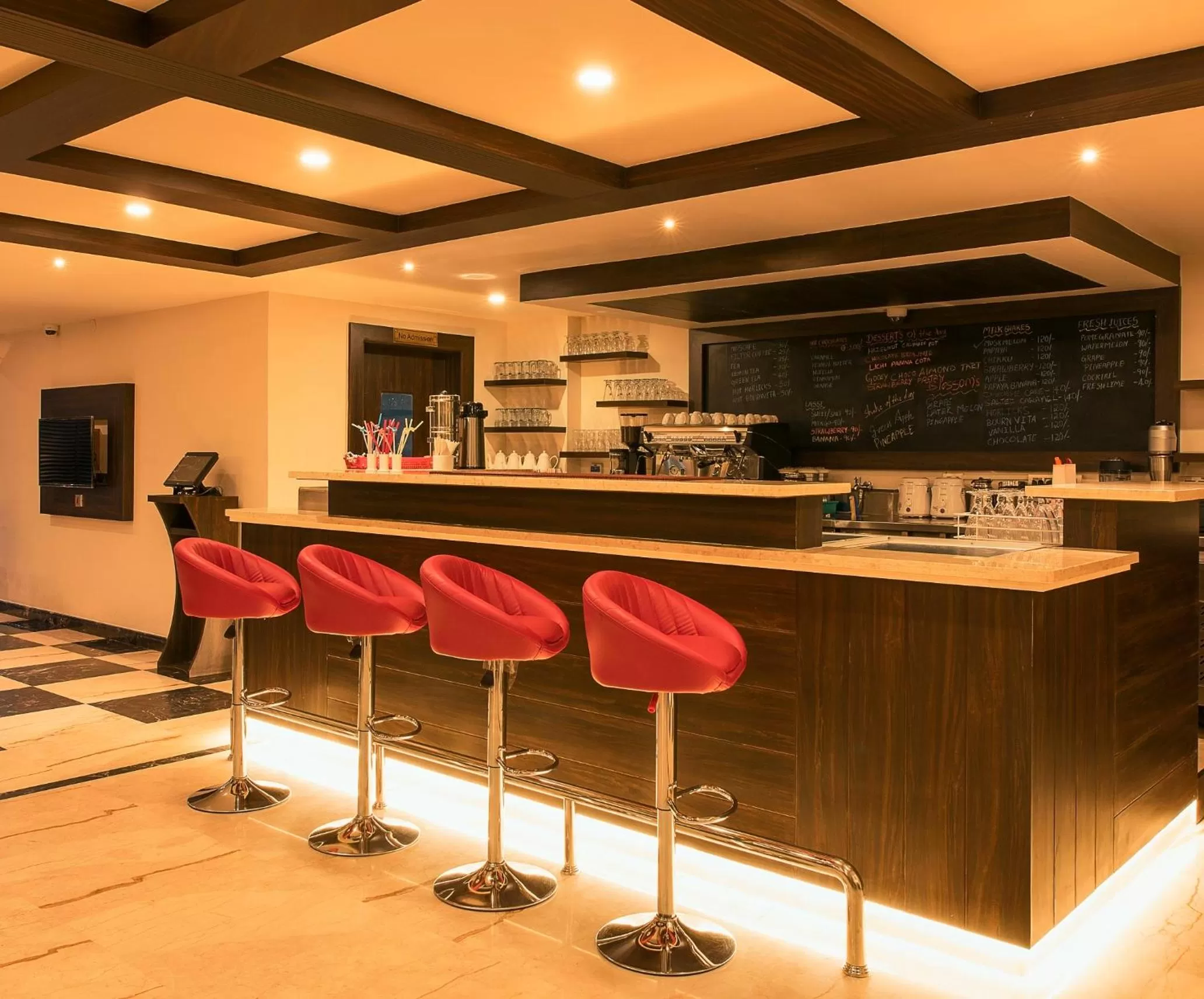 Restaurant/places to eat in White Lotus Hotel