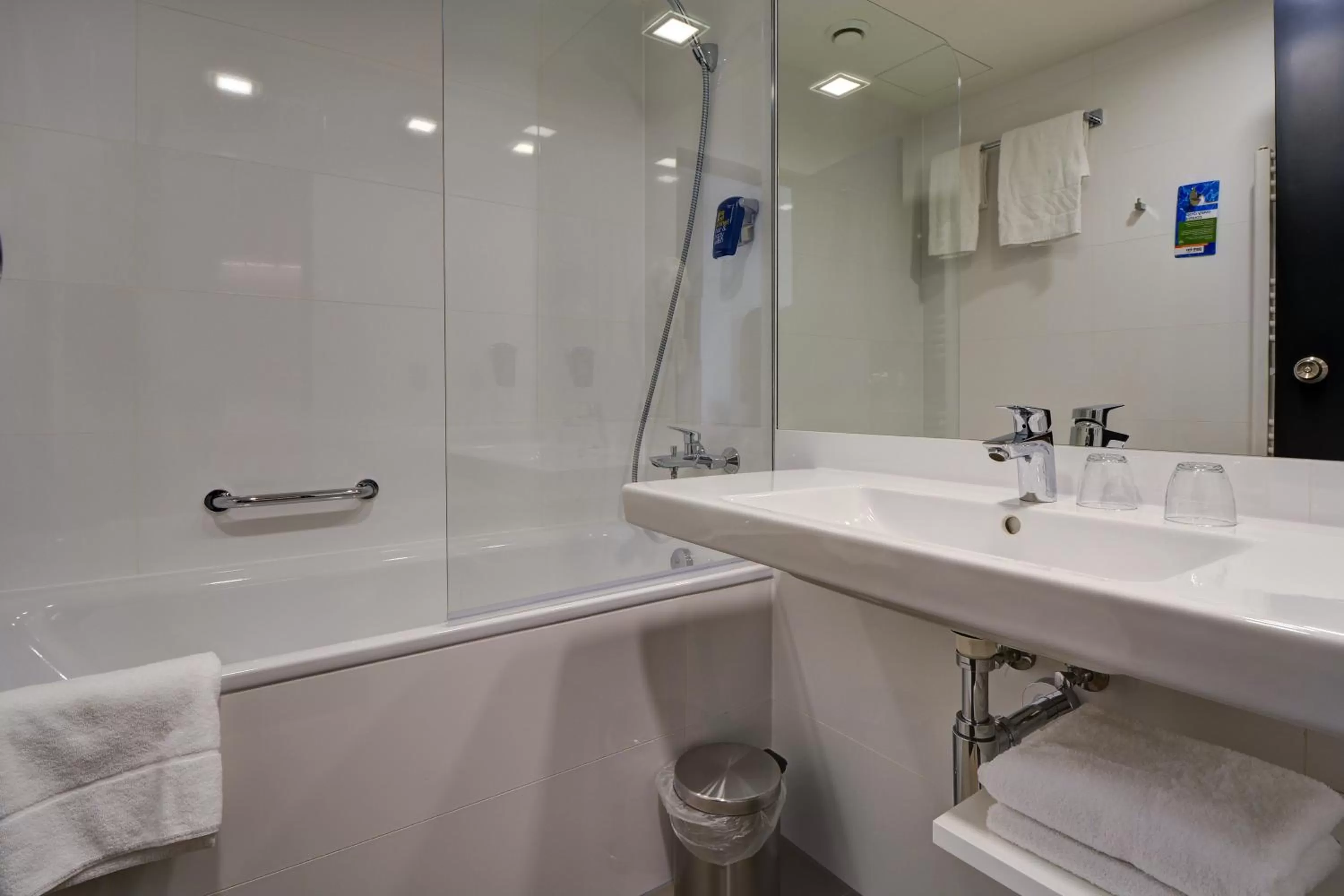 Bathroom in Park Inn by Radisson Danube Bratislava