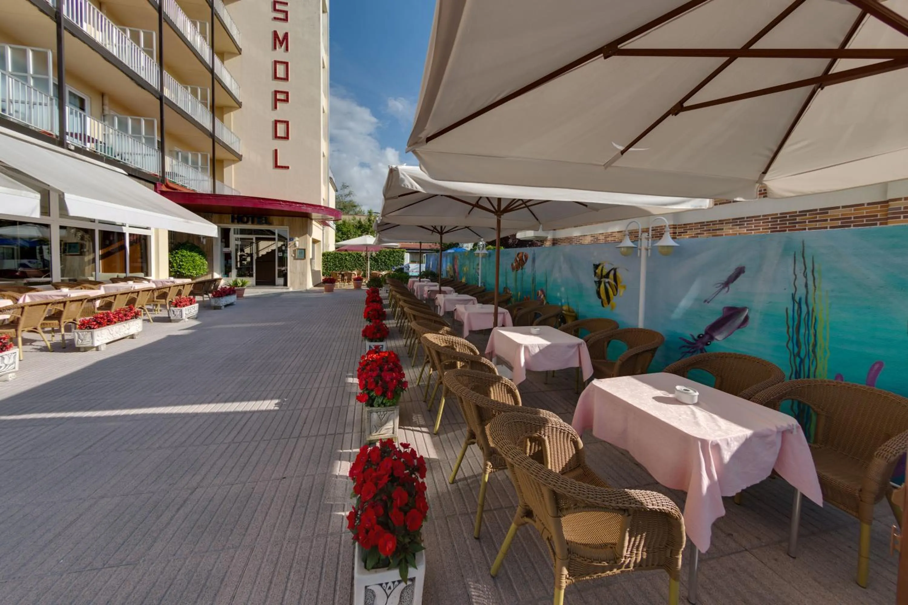 Facade/entrance in Hotel Cosmopol