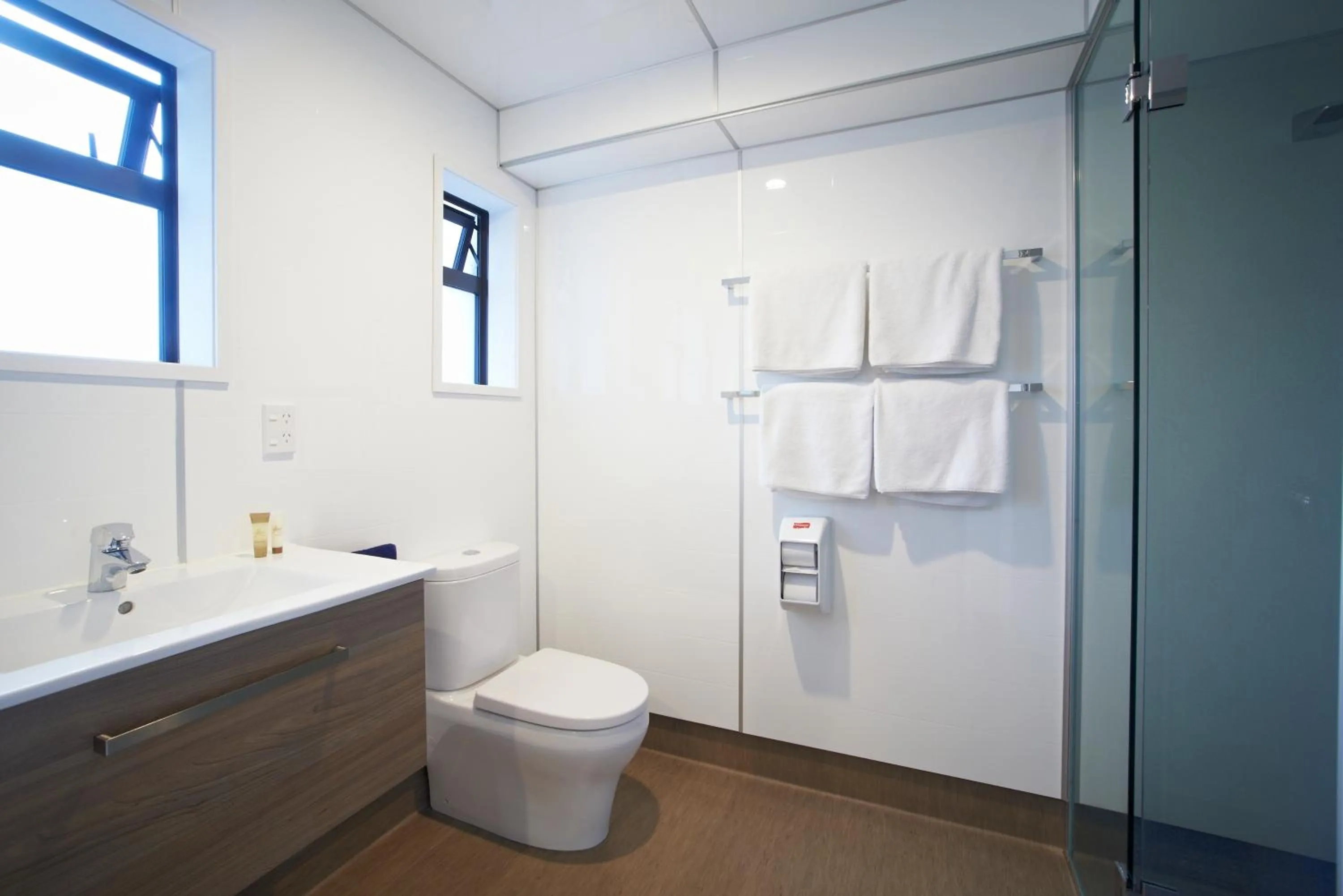 Bathroom in Auto Lodge Motel