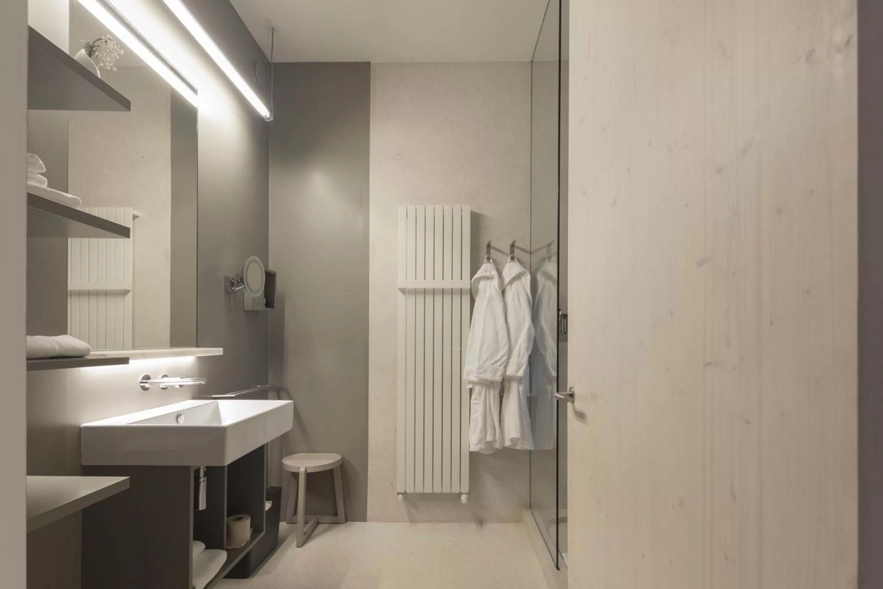 Shower in Casa de São Lourenço - Burel Panorama Hotel - member of Relais & Châteaux