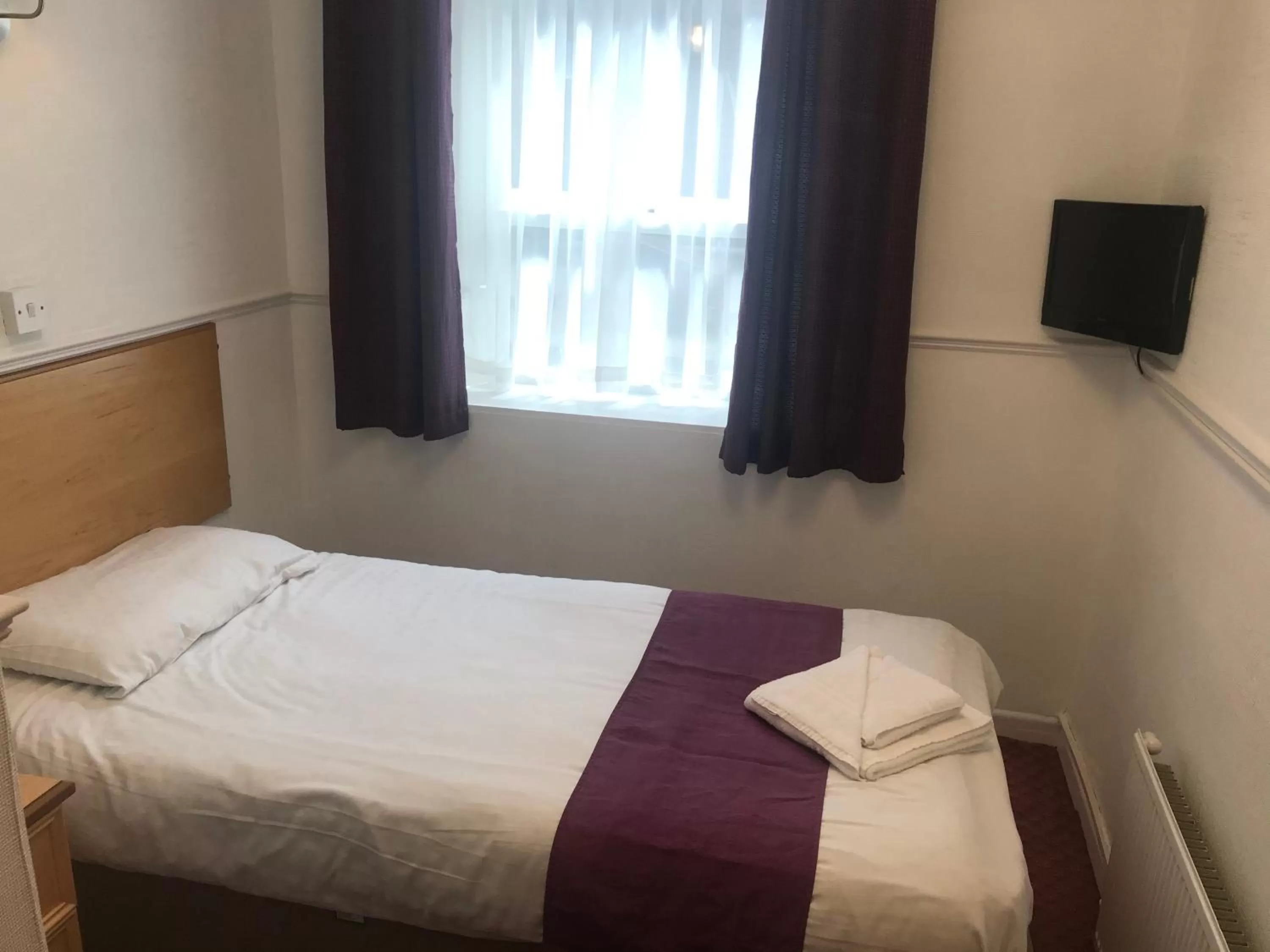 Bedroom, Bed in Balmoral Hotel