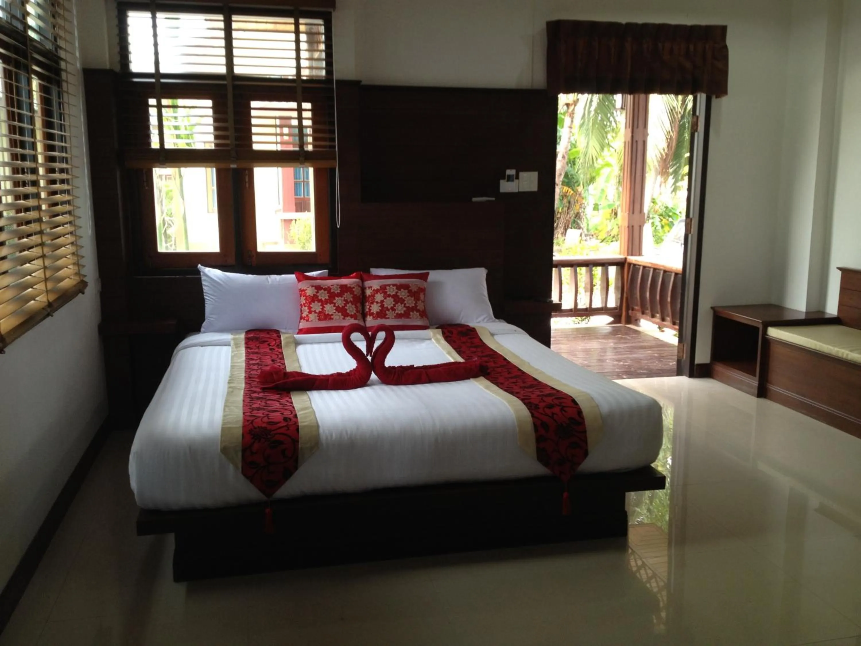 Day, Bed in Khum Laanta Resort - SHA Extra Plus