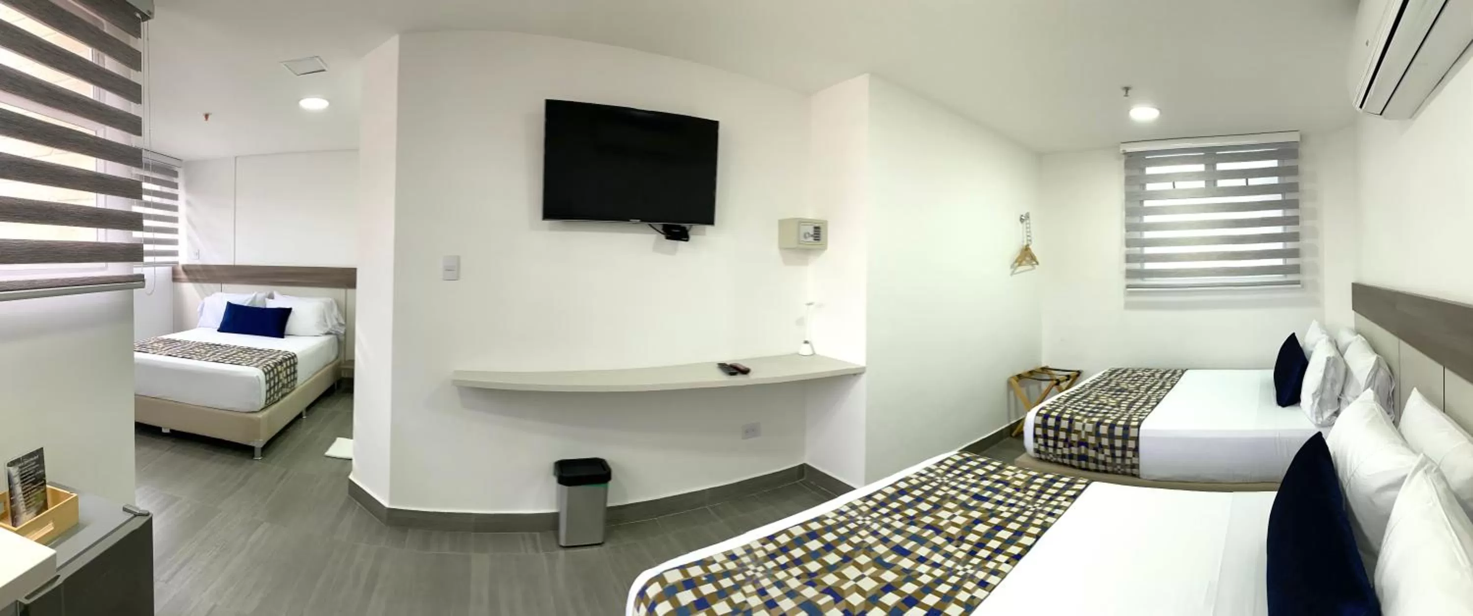 Communal lounge/ TV room, Bed in Seven Inn Hotel