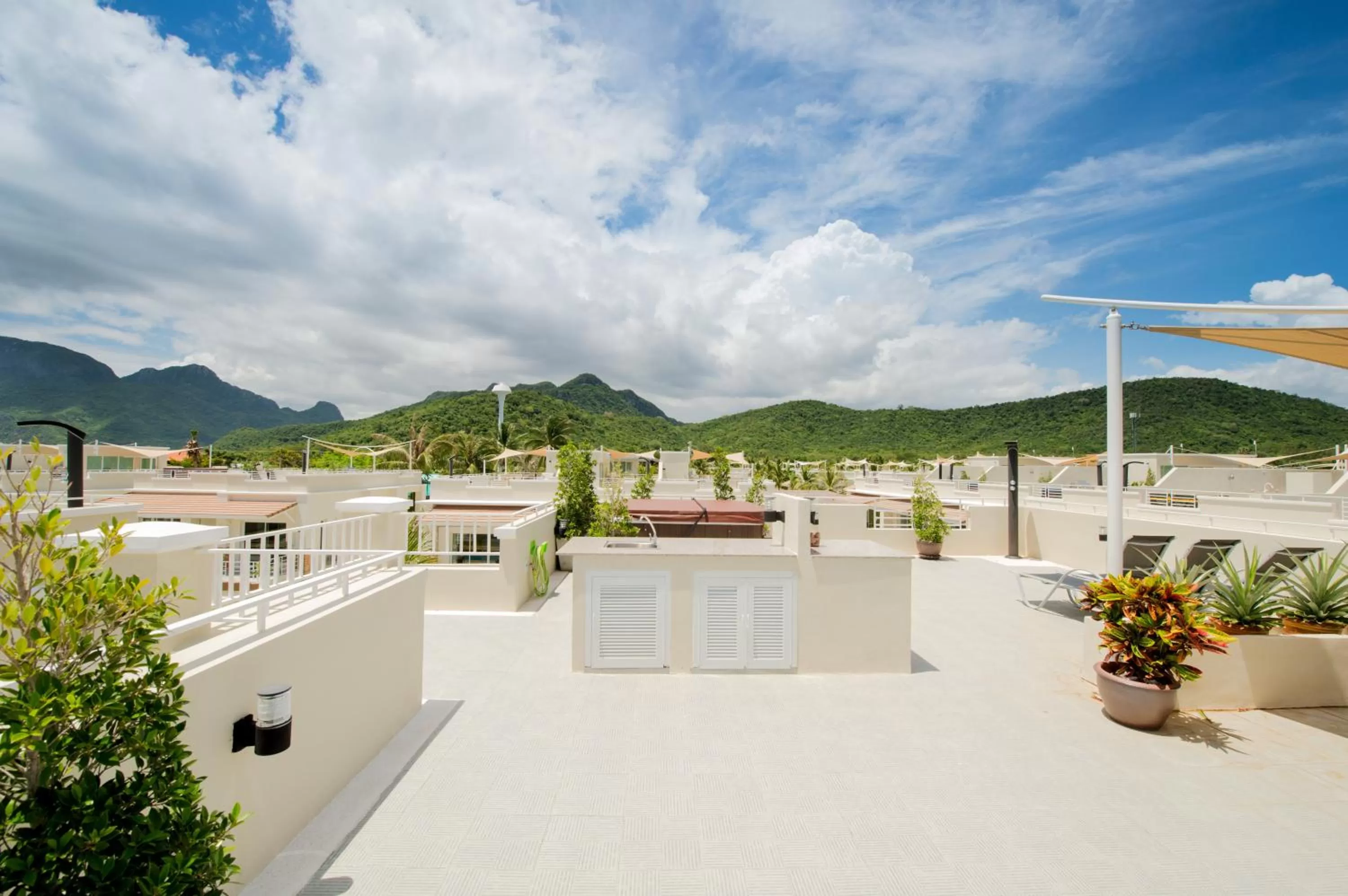 Day in Oriental Beach Pearl Resort