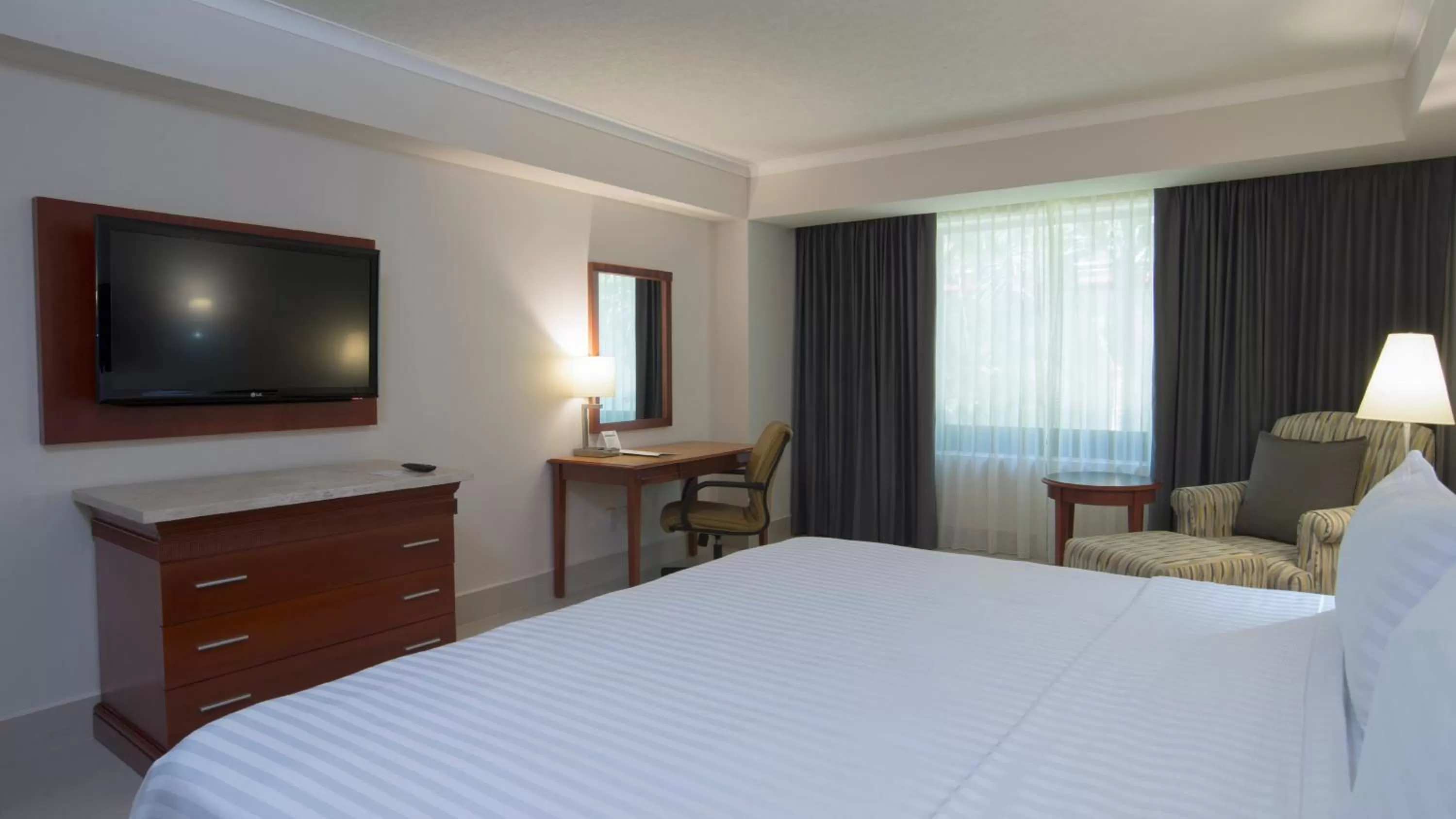 Photo of the whole room, Bed in Holiday Inn Tuxtla Gutierrez by IHG