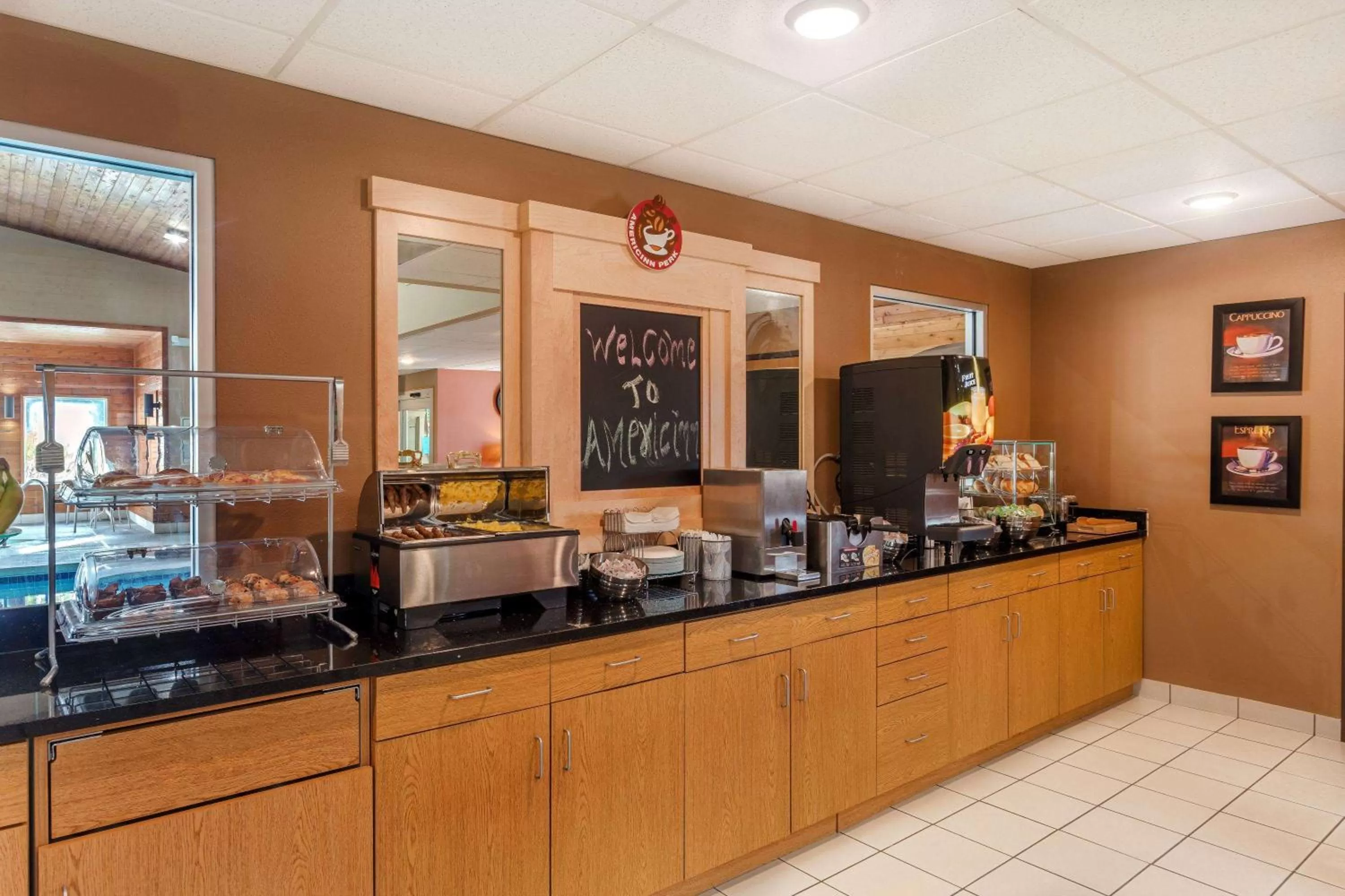 Restaurant/places to eat in AmericInn by Wyndham Boscobel