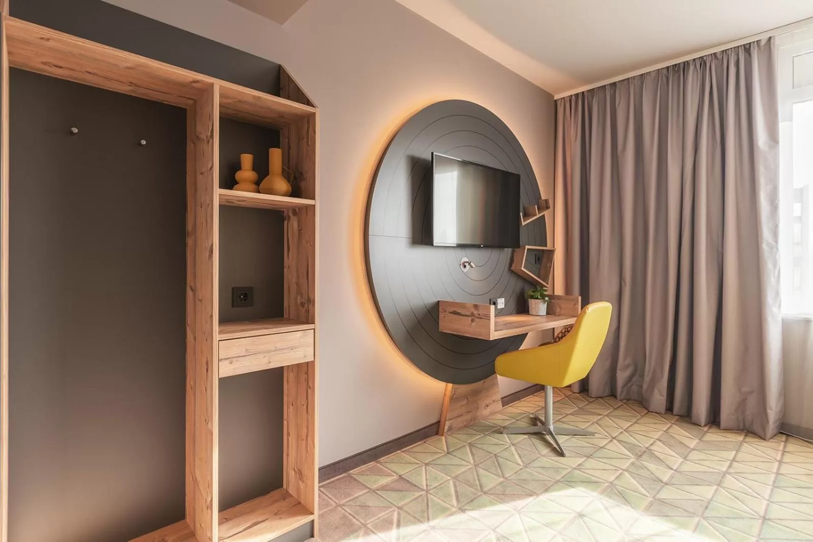 TV and multimedia in Holiday Inn - the niu, Mill Cologne Mülheim by IHG