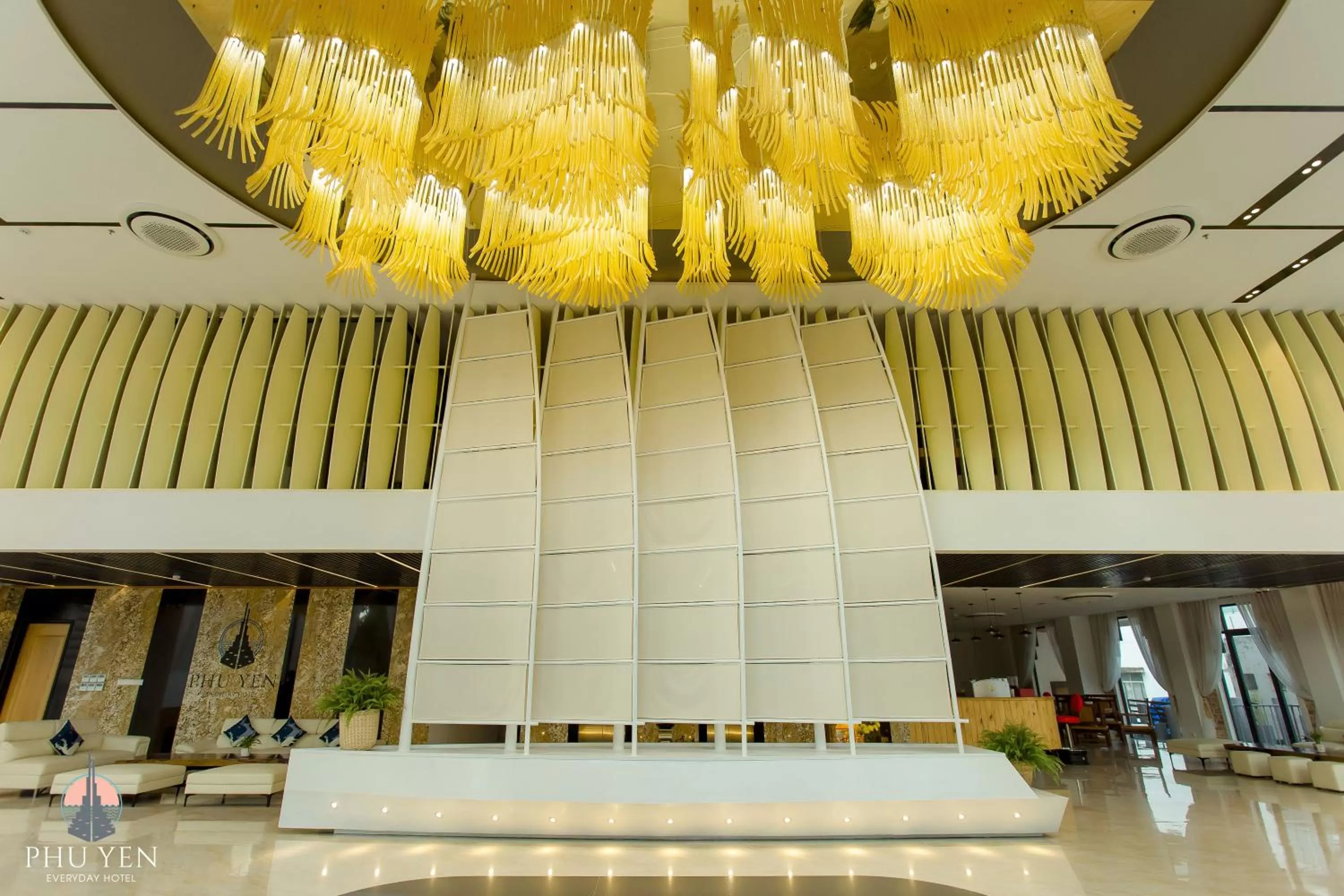 Communal lounge/ TV room in PHÚ YÊN EVERYDAY HOTEL