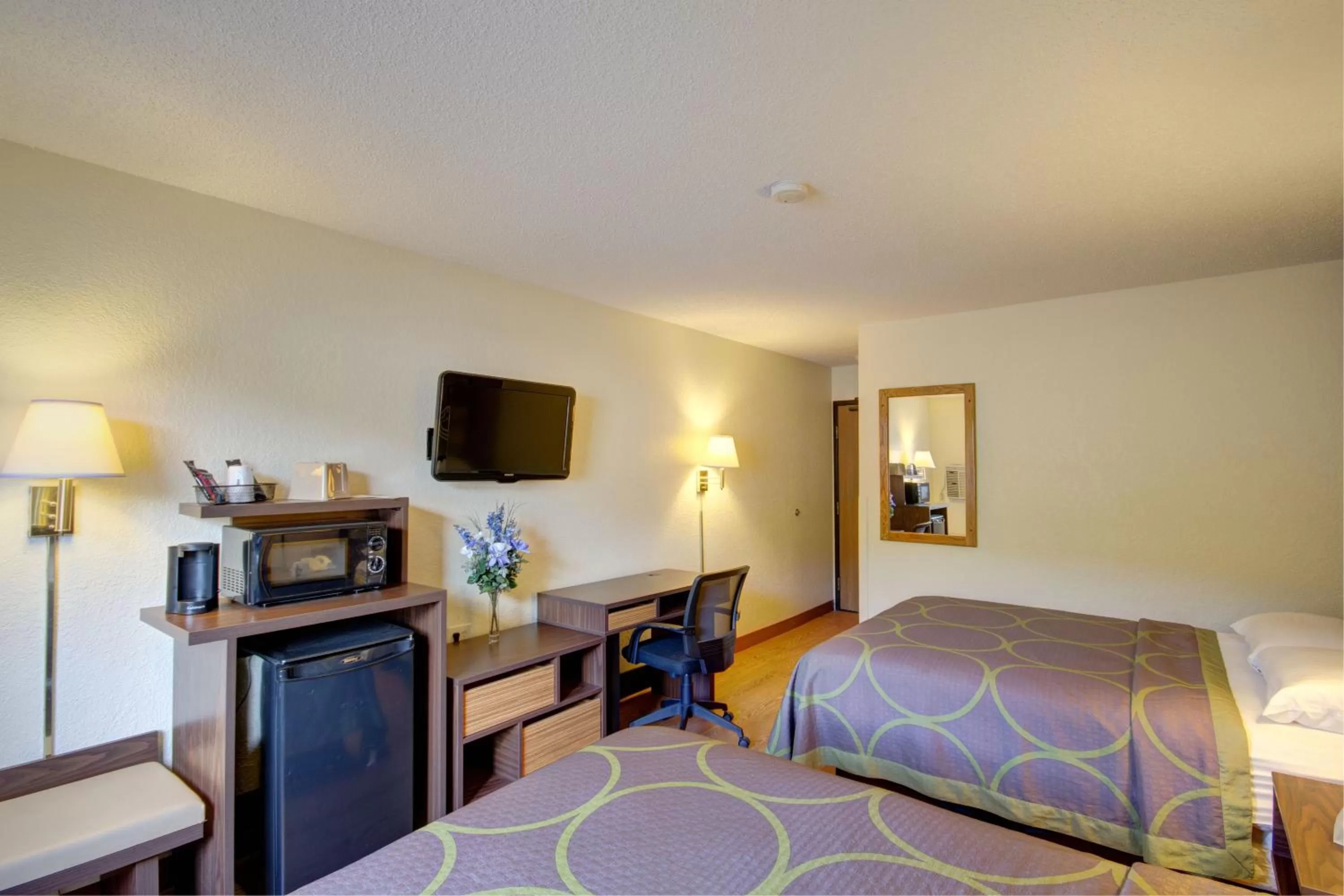 Photo of the whole room, Bed in Super 8 by Wyndham Zanesville